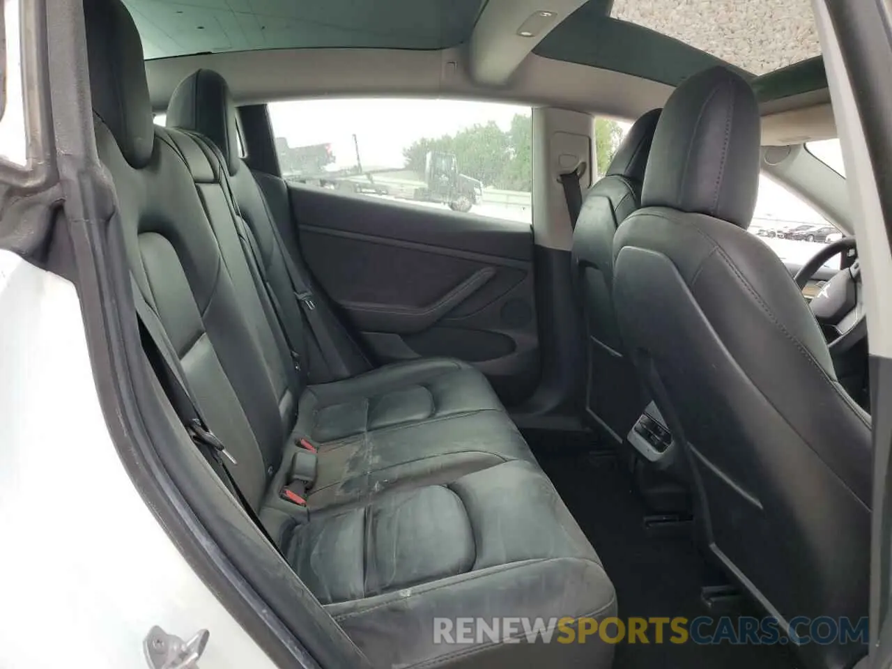 11 Photograph of a damaged car 5YJ3E1EA4MF031944 TESLA MODEL 3 2021