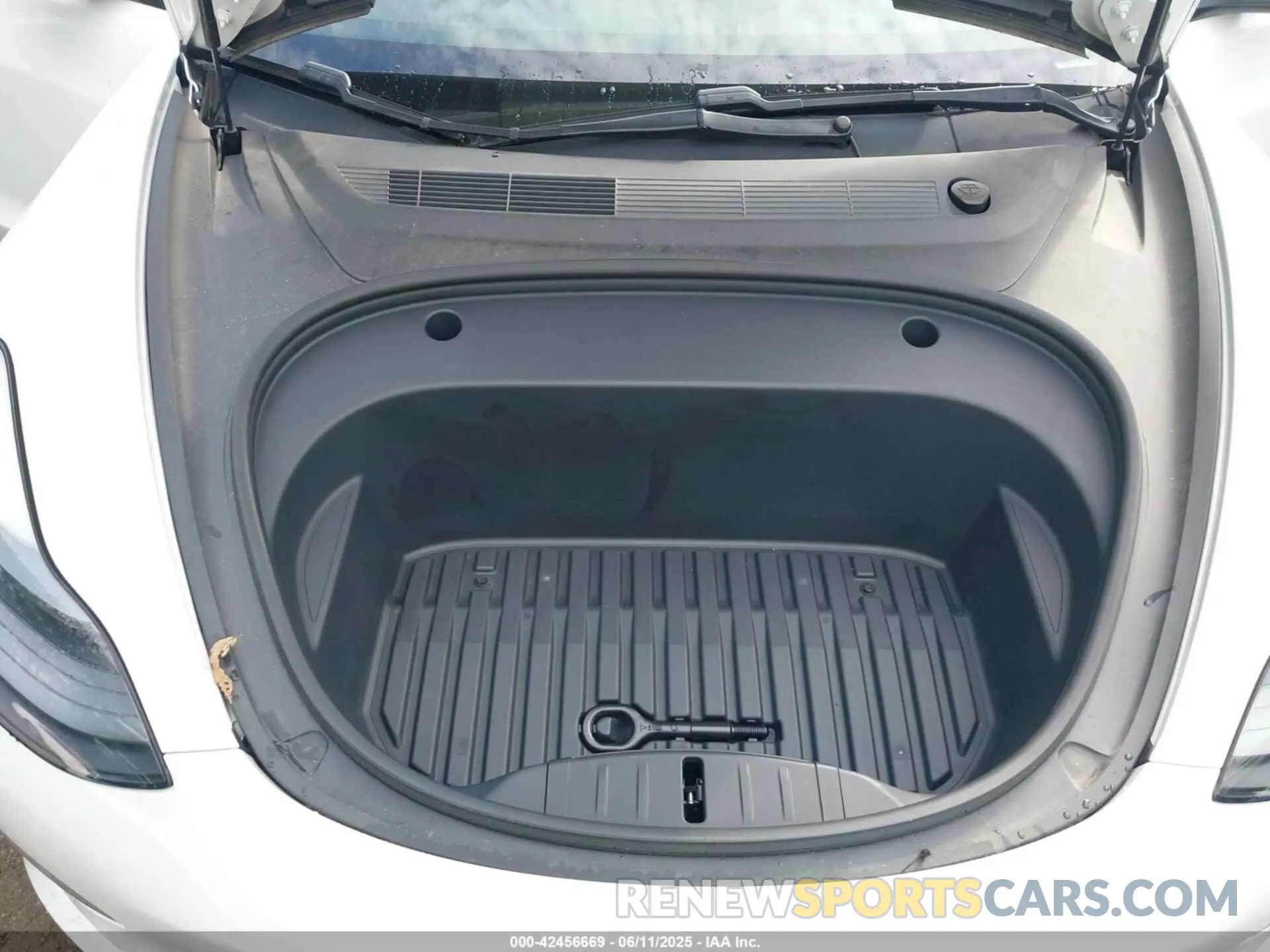 10 Photograph of a damaged car 5YJ3E1EA4MF043432 TESLA MODEL 3 2021