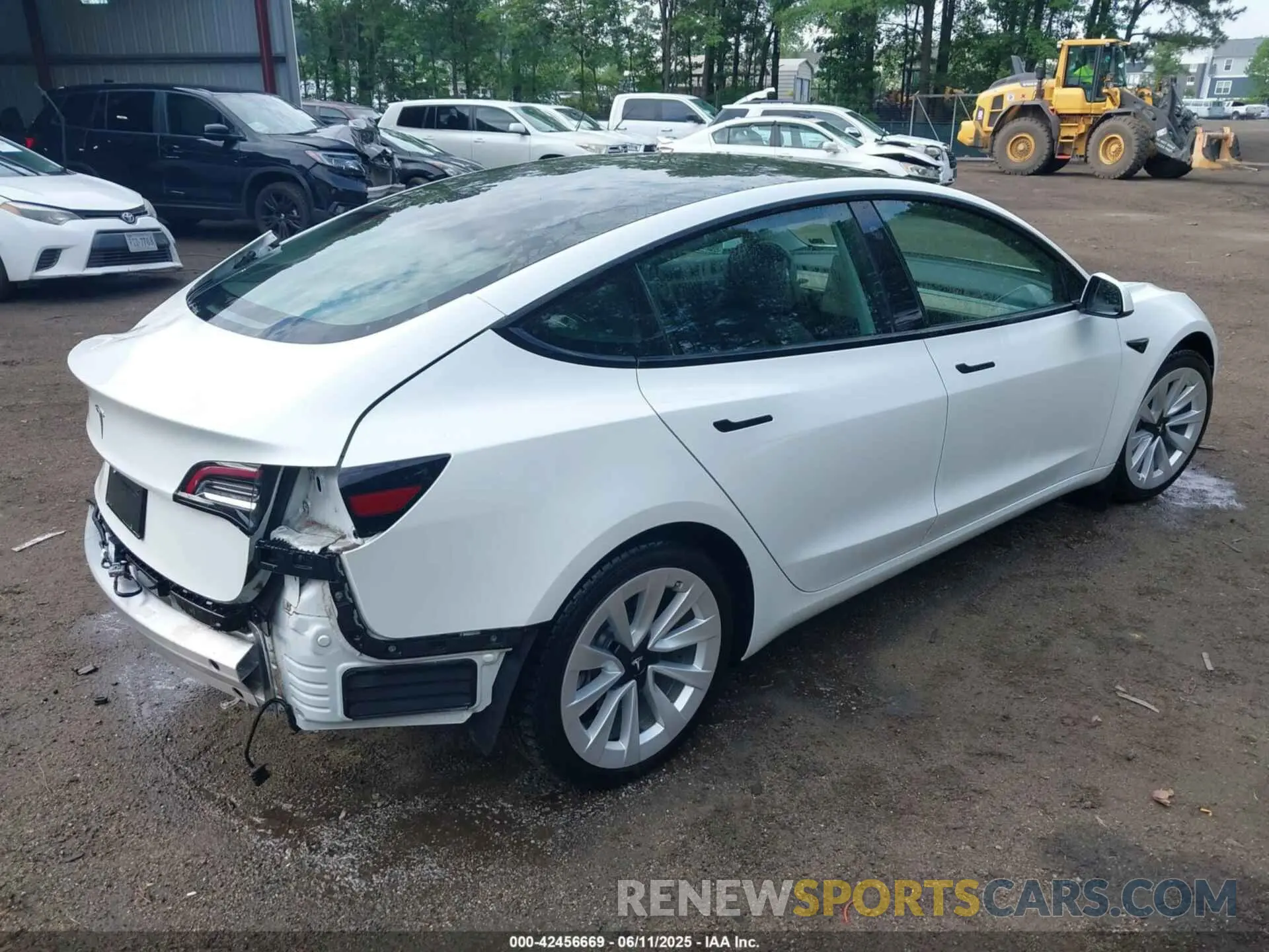 4 Photograph of a damaged car 5YJ3E1EA4MF043432 TESLA MODEL 3 2021