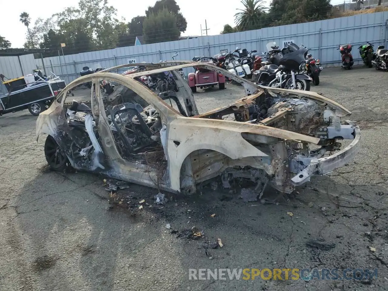 4 Photograph of a damaged car 5YJ3E1EA4MF075216 TESLA MODEL 3 2021