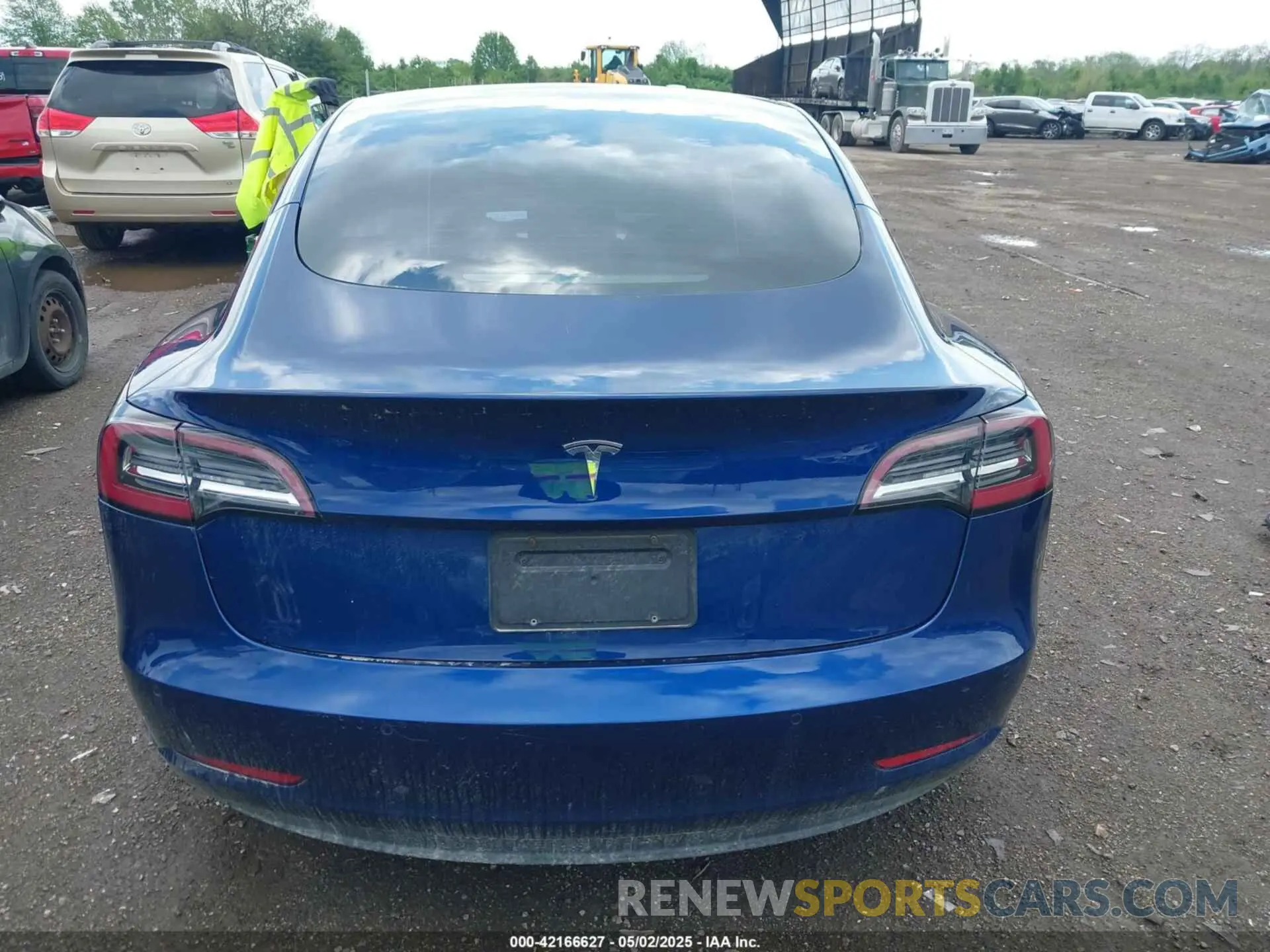 17 Photograph of a damaged car 5YJ3E1EA4MF088550 TESLA MODEL 3 2021