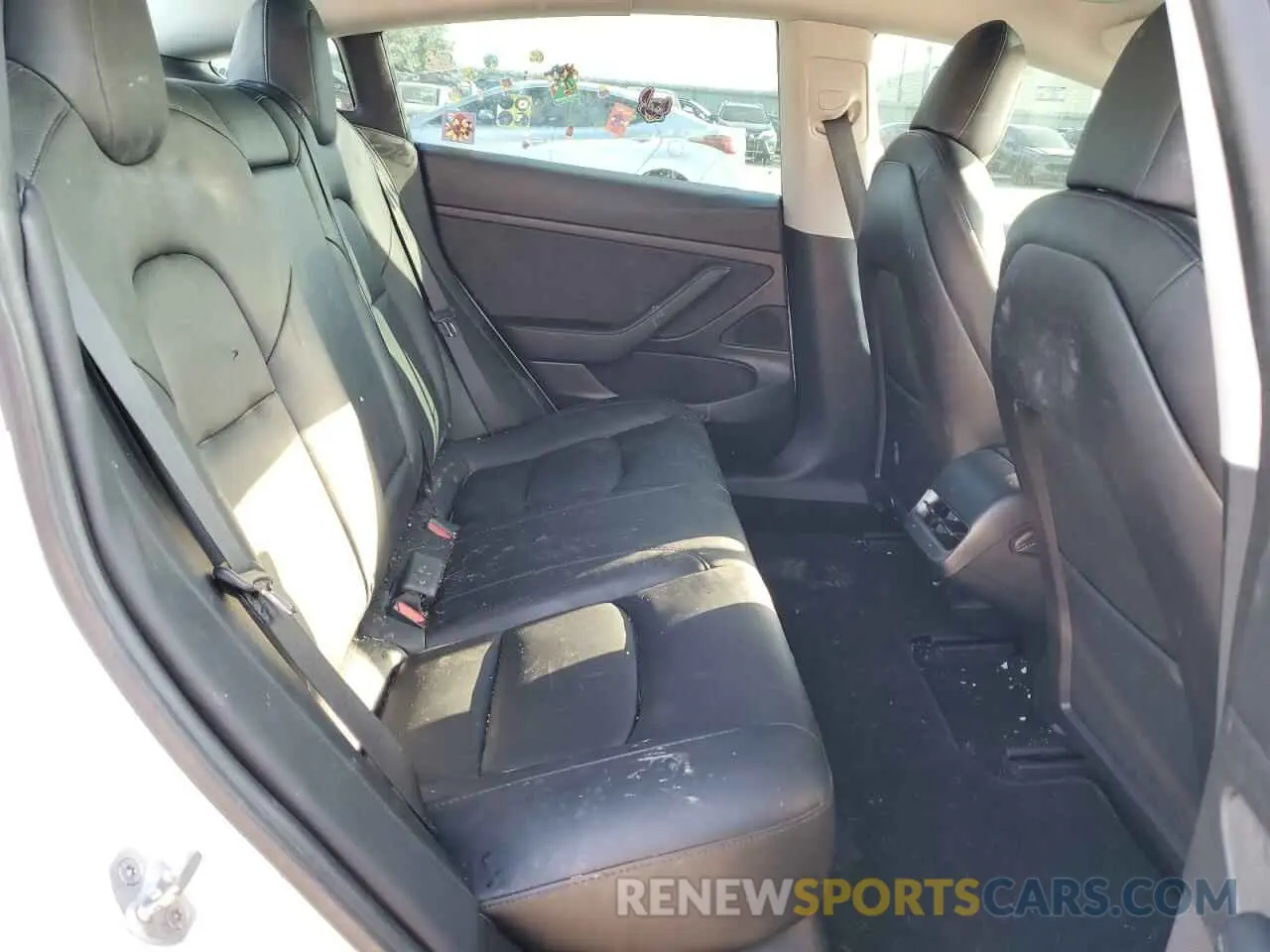10 Photograph of a damaged car 5YJ3E1EA4MF870413 TESLA MODEL 3 2021