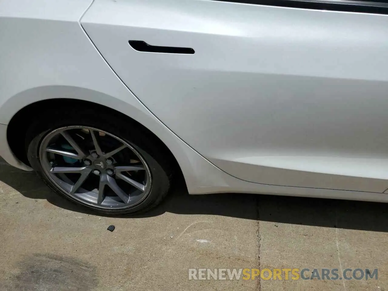 10 Photograph of a damaged car 5YJ3E1EA4MF929654 TESLA MODEL 3 2021