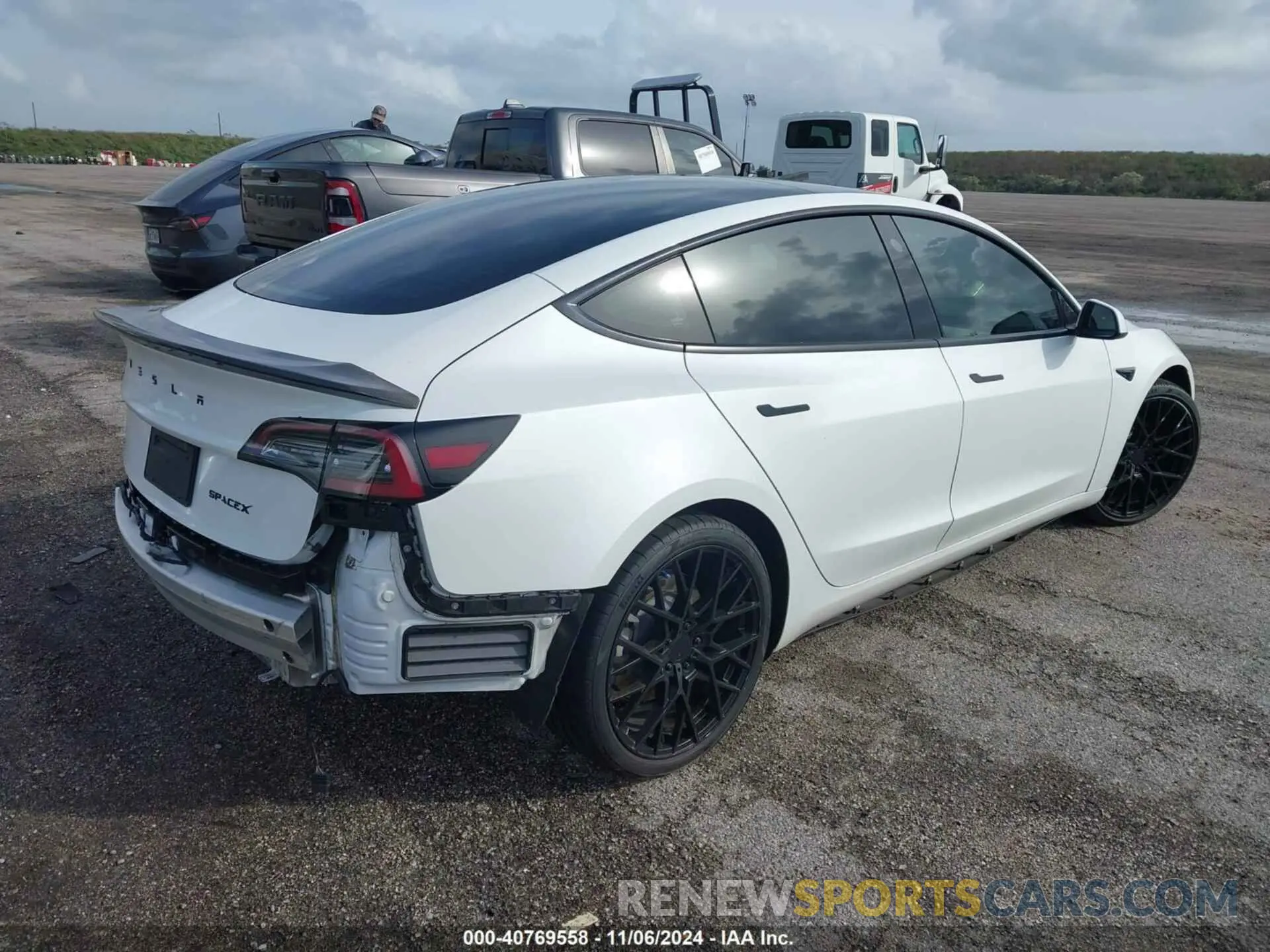 4 Photograph of a damaged car 5YJ3E1EA4MF978448 TESLA MODEL 3 2021