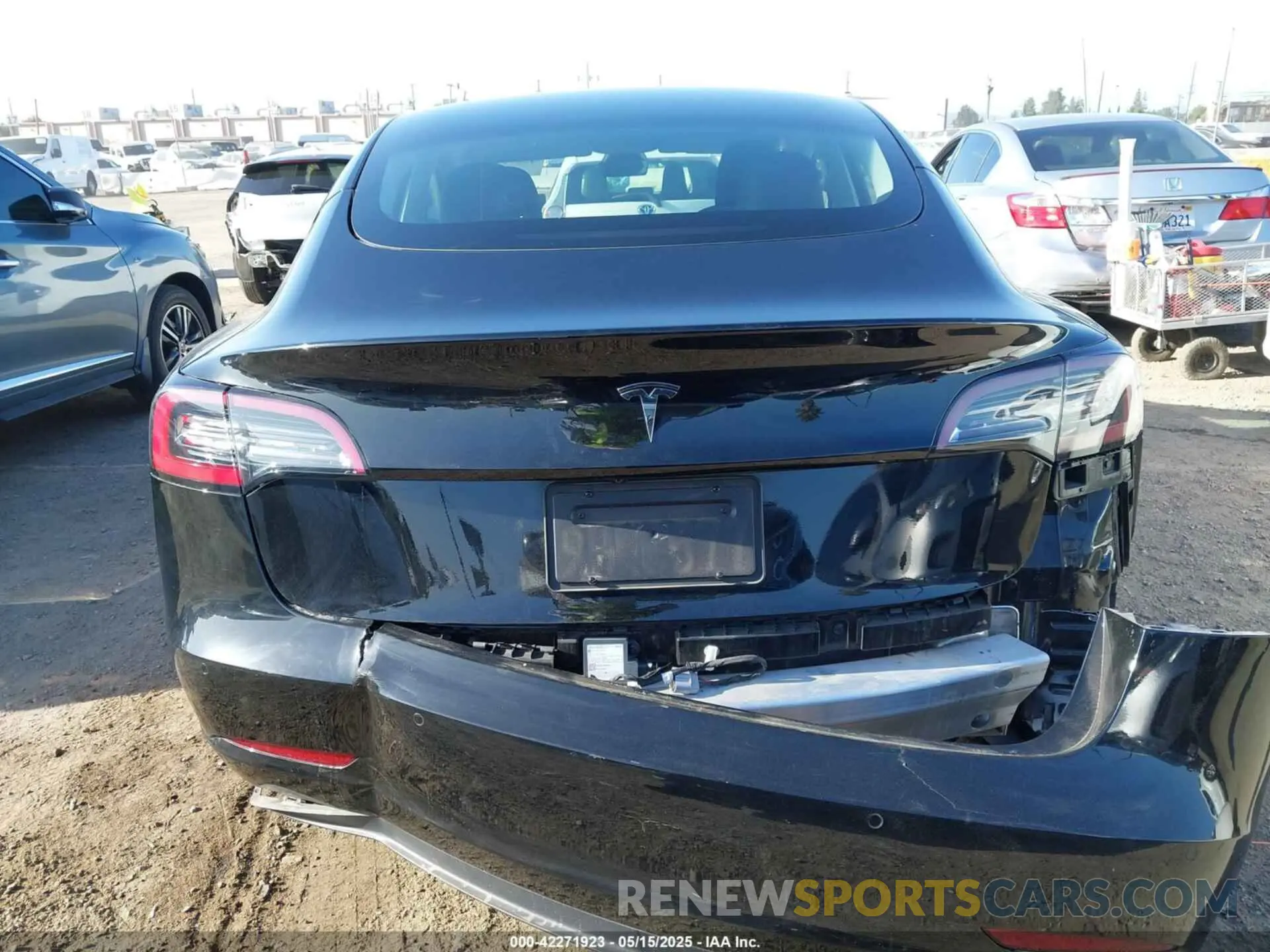 16 Photograph of a damaged car 5YJ3E1EA4MF982032 TESLA MODEL 3 2021