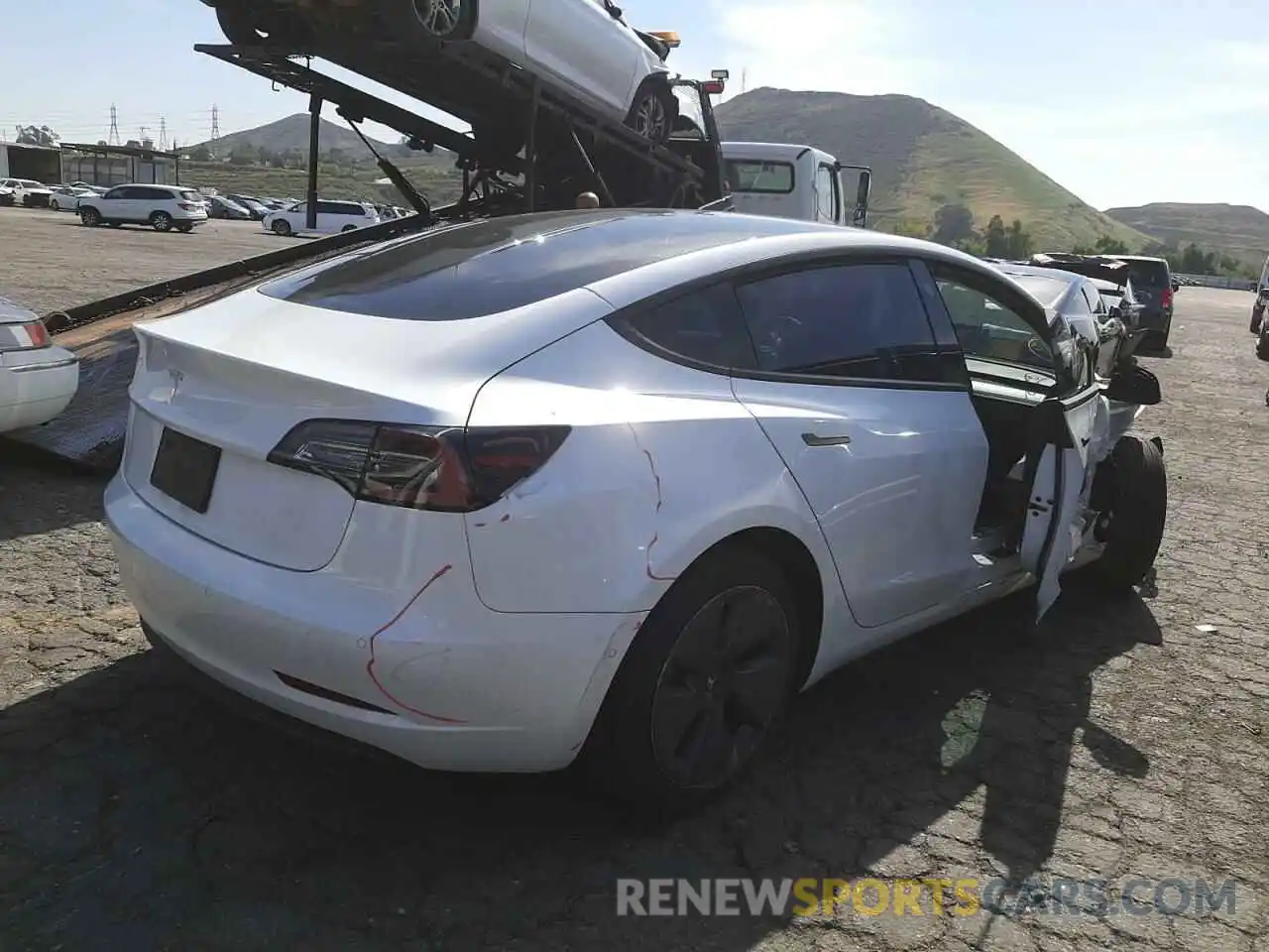 4 Photograph of a damaged car 5YJ3E1EA5MF000704 TESLA MODEL 3 2021