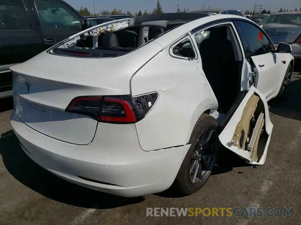 4 Photograph of a damaged car 5YJ3E1EA5MF029037 TESLA MODEL 3 2021