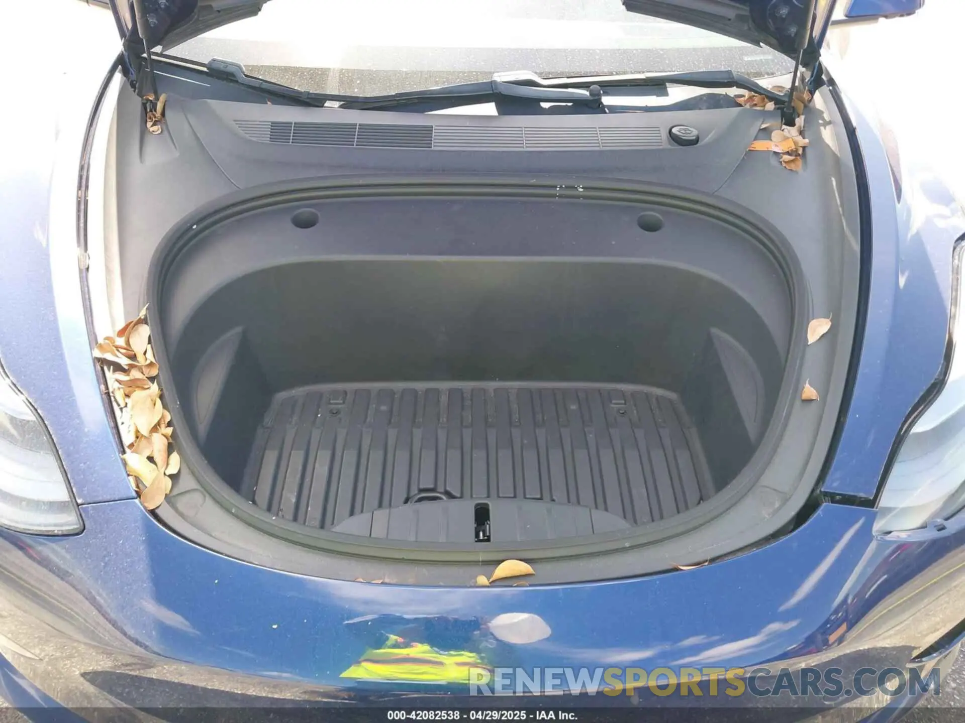 10 Photograph of a damaged car 5YJ3E1EA5MF031872 TESLA MODEL 3 2021