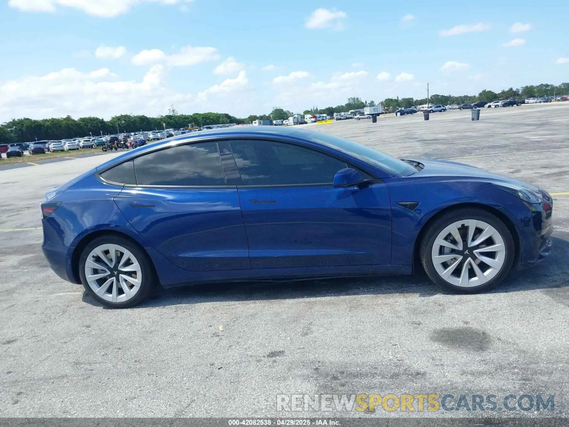 12 Photograph of a damaged car 5YJ3E1EA5MF031872 TESLA MODEL 3 2021