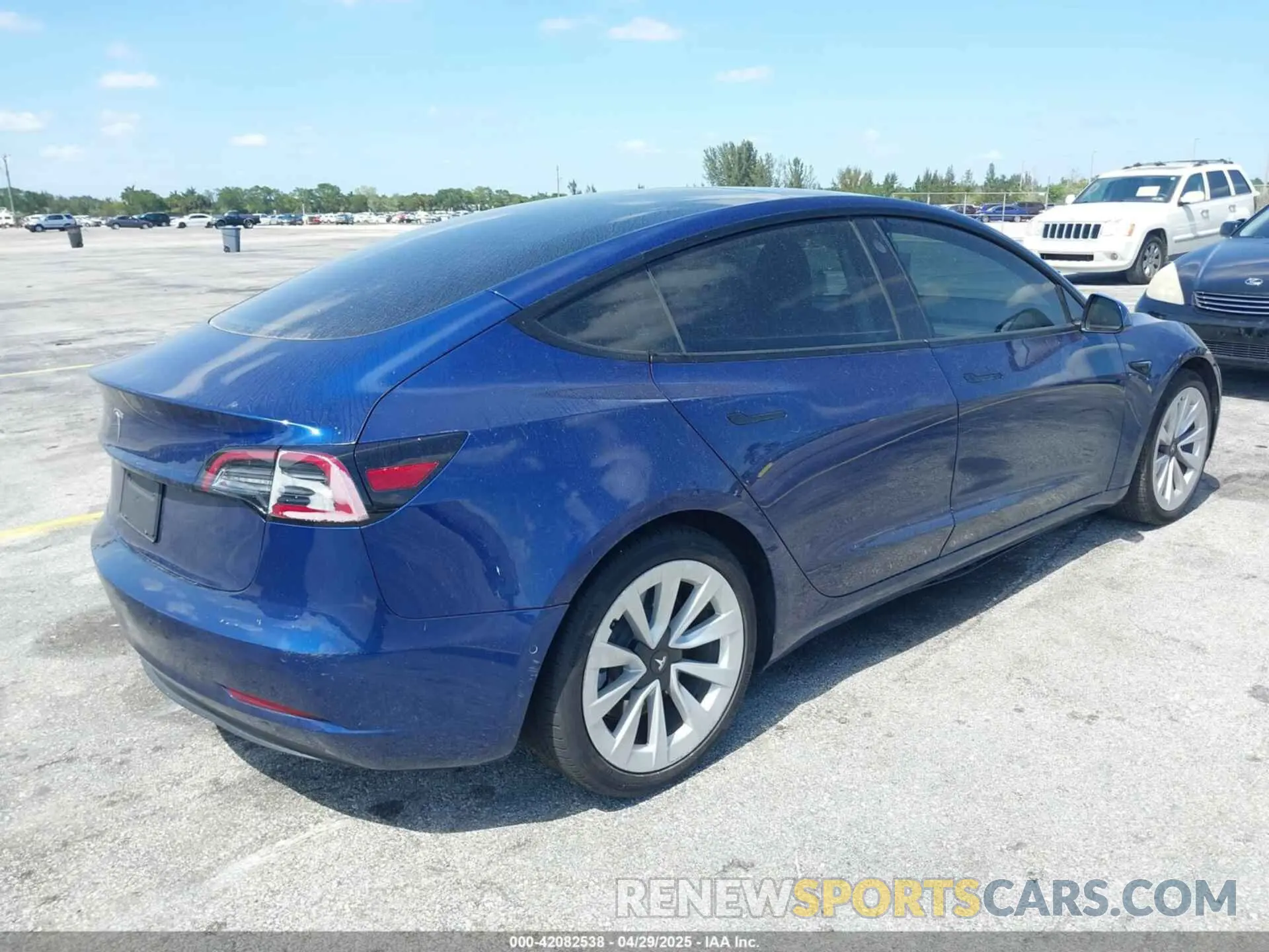 4 Photograph of a damaged car 5YJ3E1EA5MF031872 TESLA MODEL 3 2021