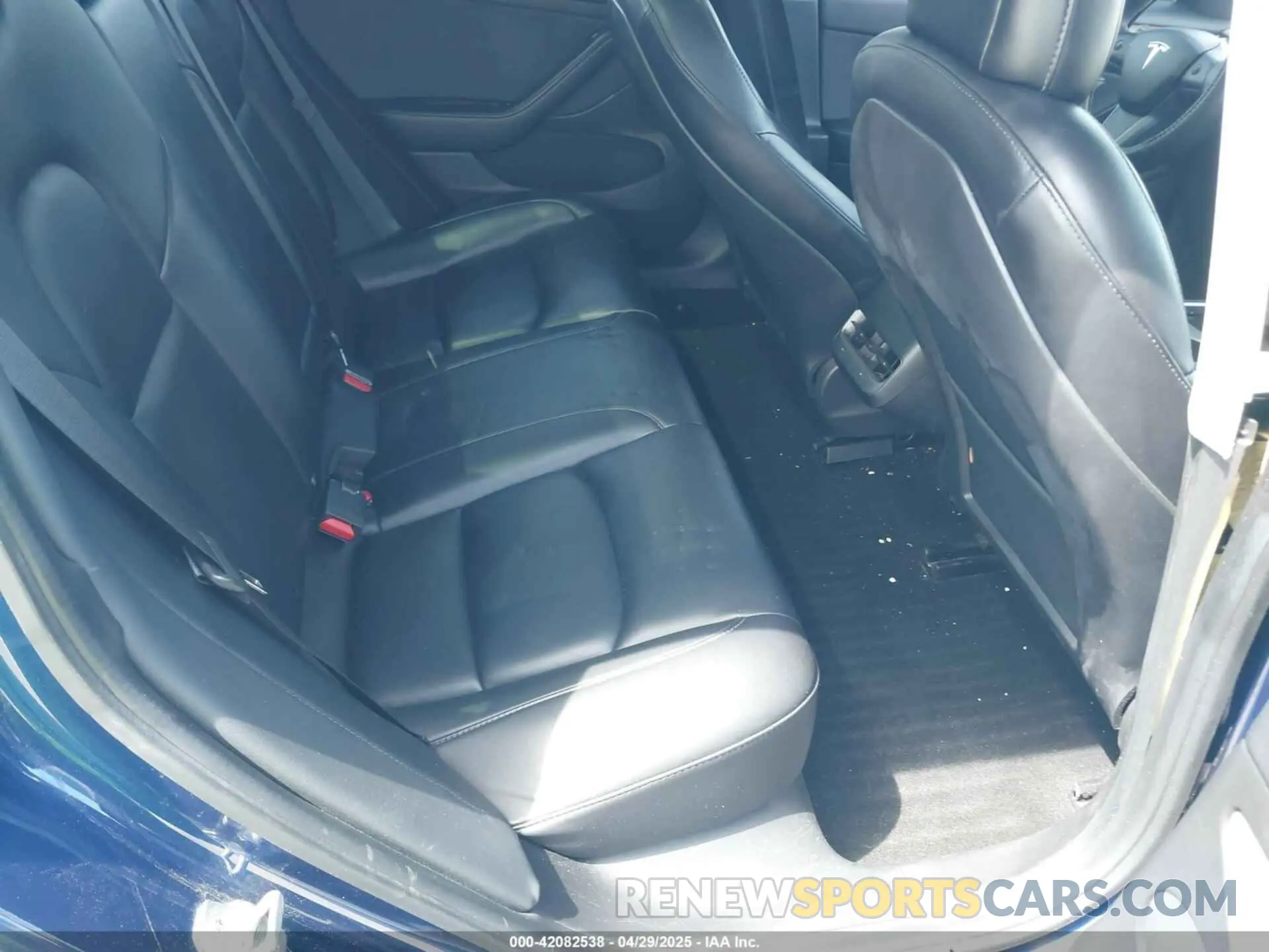 8 Photograph of a damaged car 5YJ3E1EA5MF031872 TESLA MODEL 3 2021