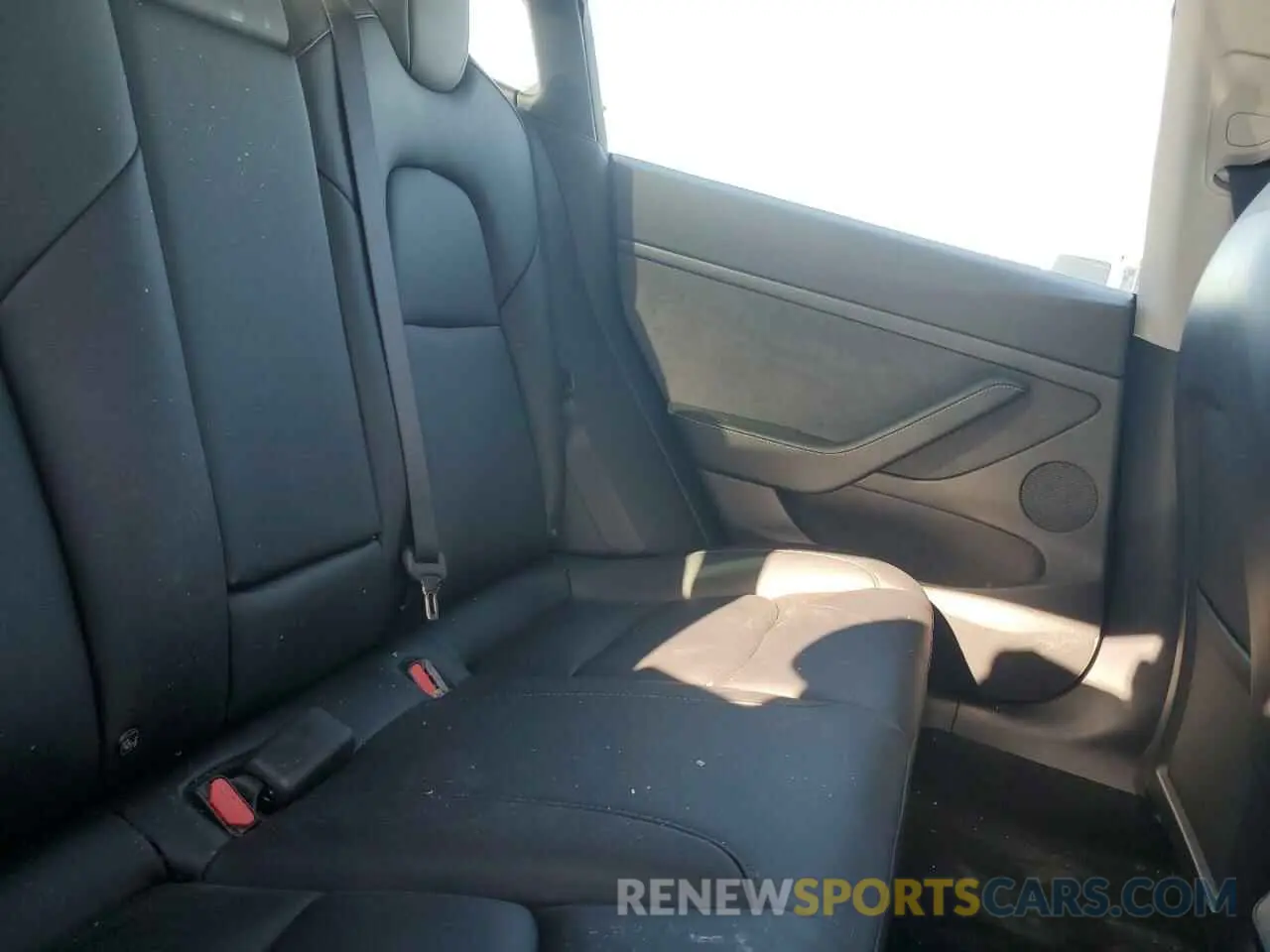 10 Photograph of a damaged car 5YJ3E1EA5MF047652 TESLA MODEL 3 2021