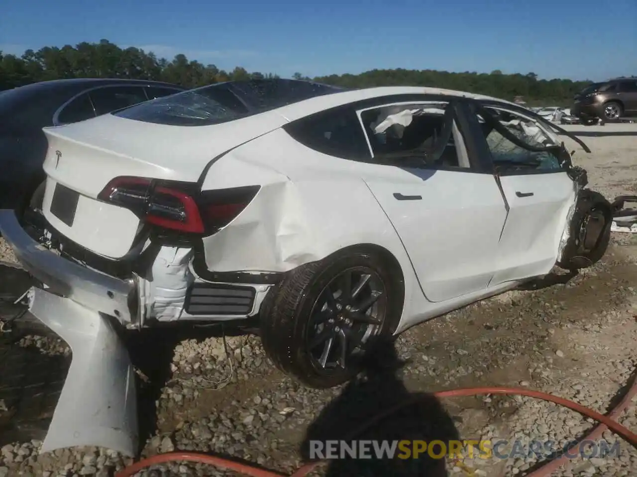 4 Photograph of a damaged car 5YJ3E1EA5MF060577 TESLA MODEL 3 2021