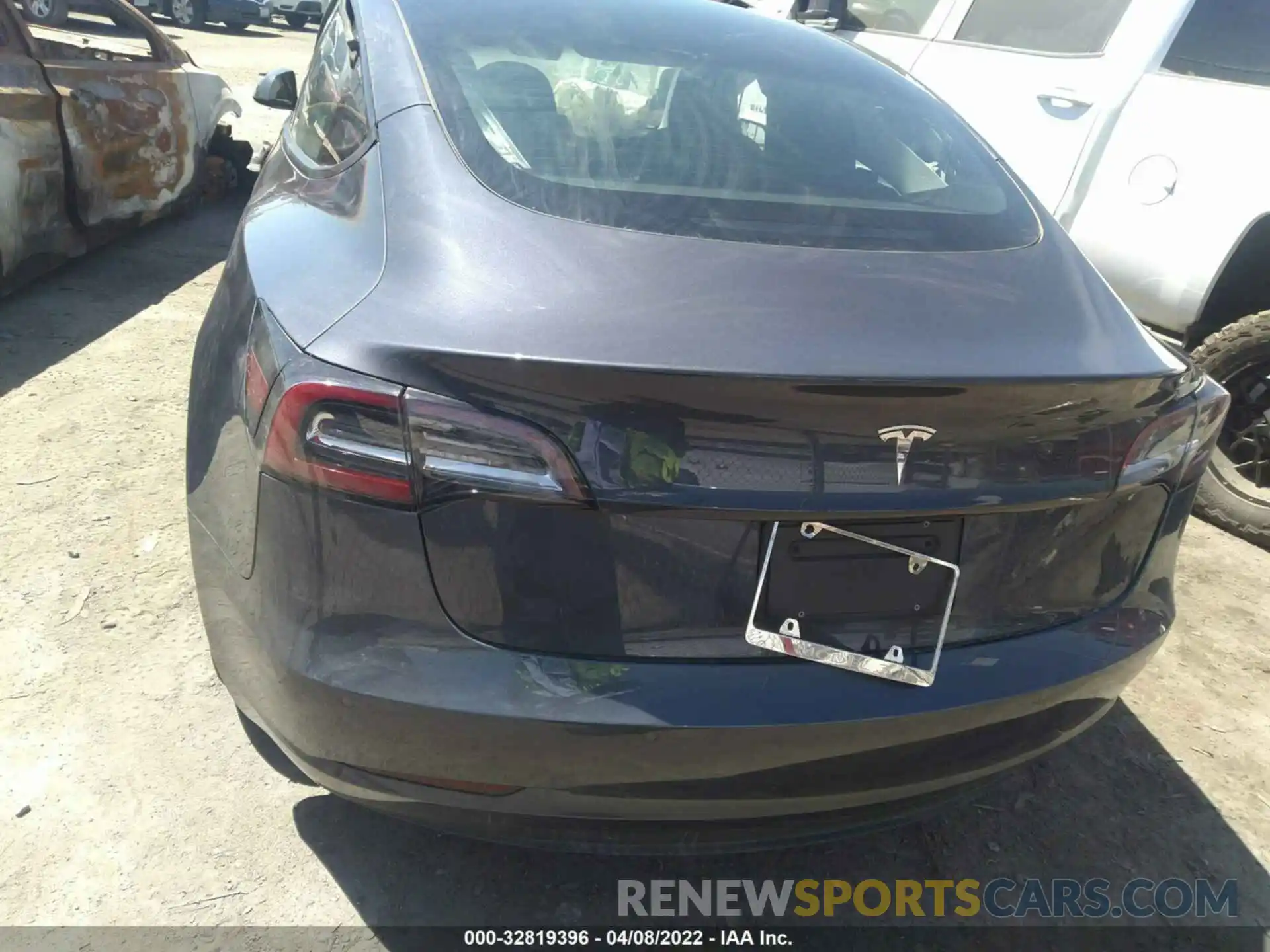 3 Photograph of a damaged car 5YJ3E1EA5MF068422 TESLA MODEL 3 2021