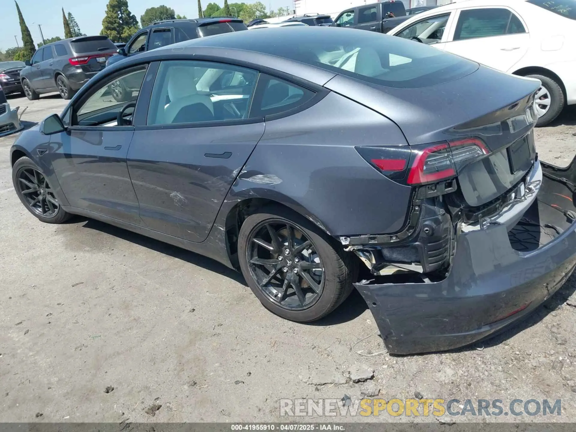 3 Photograph of a damaged car 5YJ3E1EA5MF069652 TESLA MODEL 3 2021