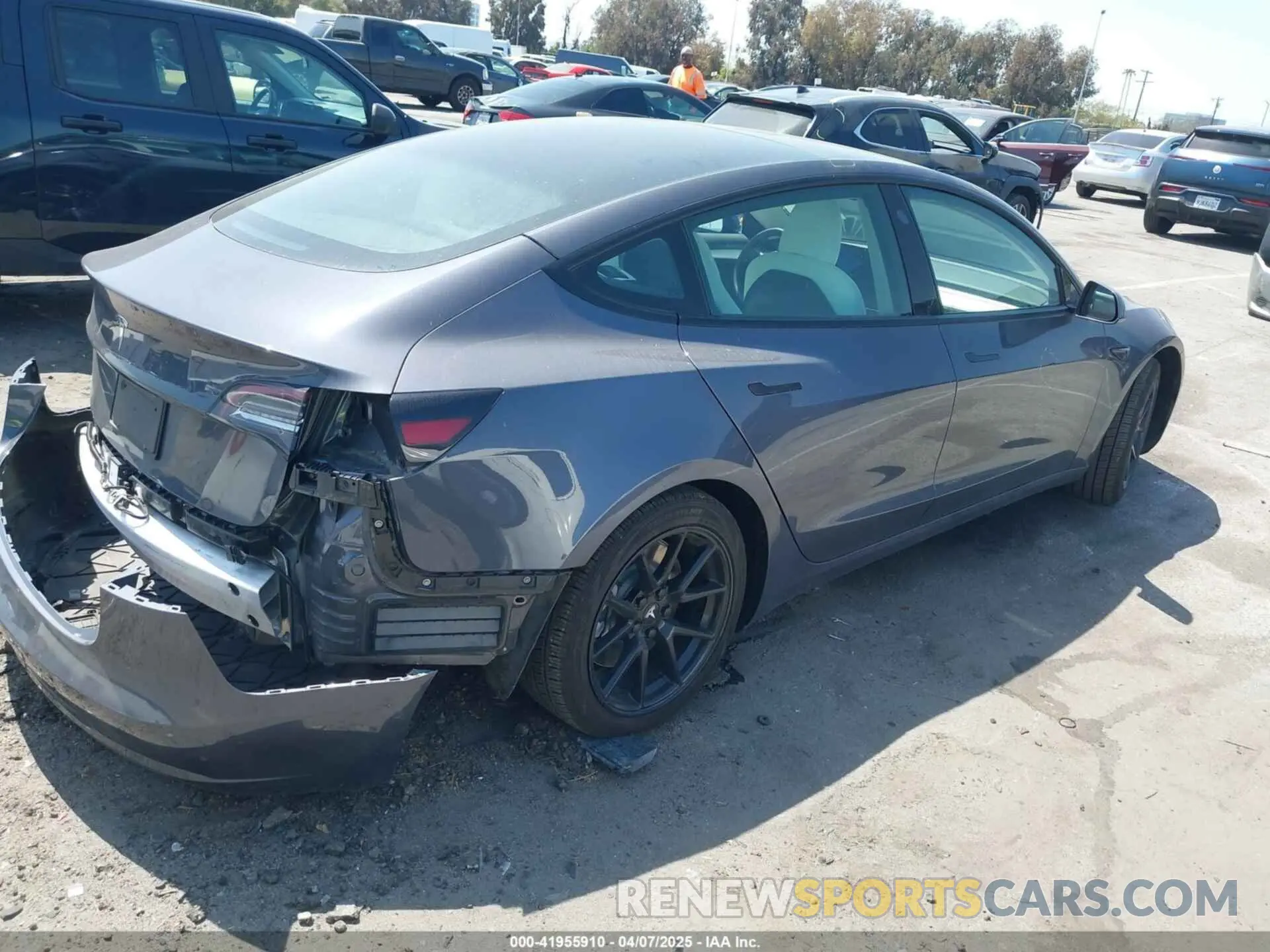 4 Photograph of a damaged car 5YJ3E1EA5MF069652 TESLA MODEL 3 2021