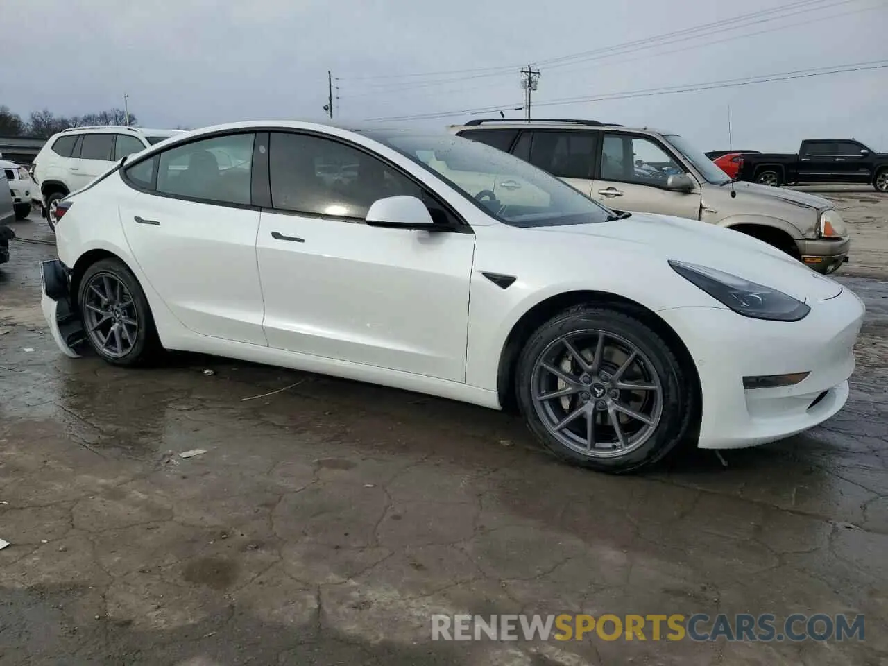 4 Photograph of a damaged car 5YJ3E1EA5MF085091 TESLA MODEL 3 2021