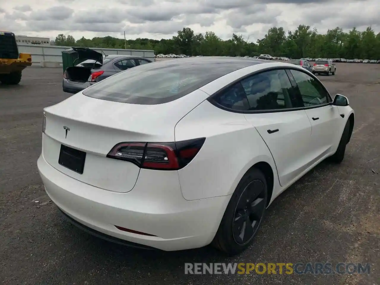 4 Photograph of a damaged car 5YJ3E1EA5MF091618 TESLA MODEL 3 2021