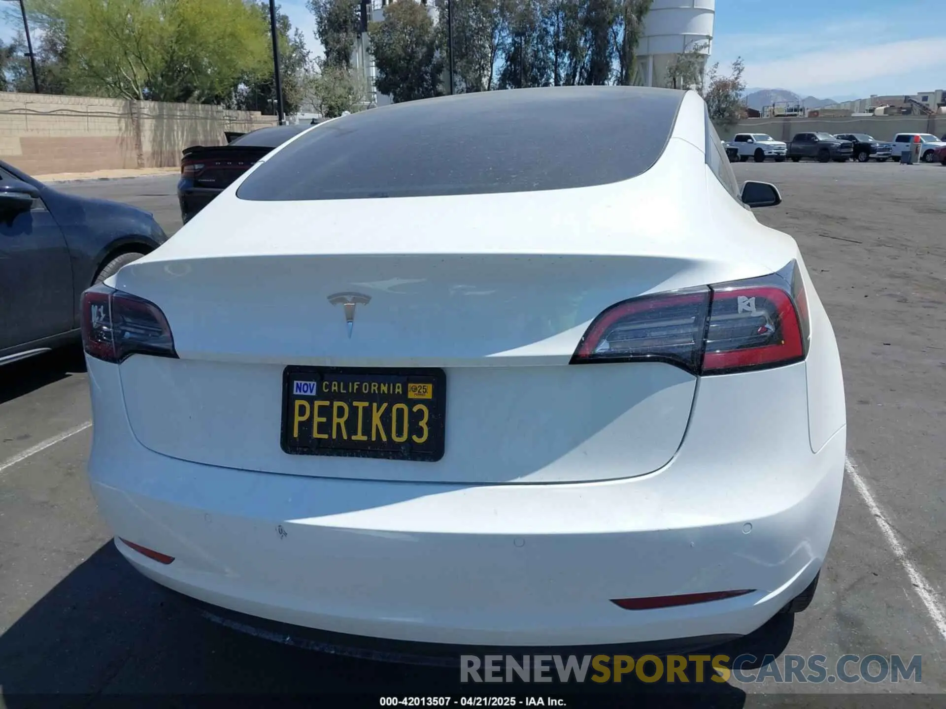 17 Photograph of a damaged car 5YJ3E1EA5MF097354 TESLA MODEL 3 2021