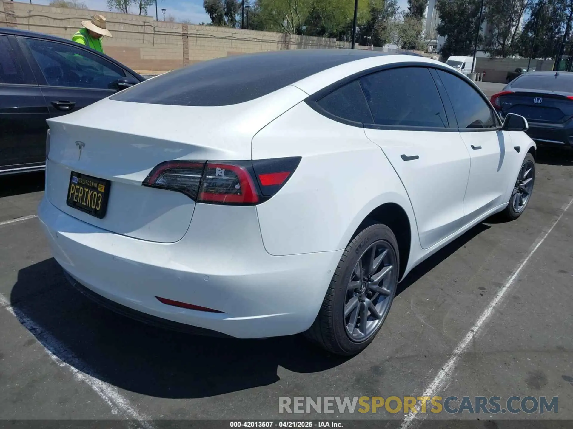 4 Photograph of a damaged car 5YJ3E1EA5MF097354 TESLA MODEL 3 2021
