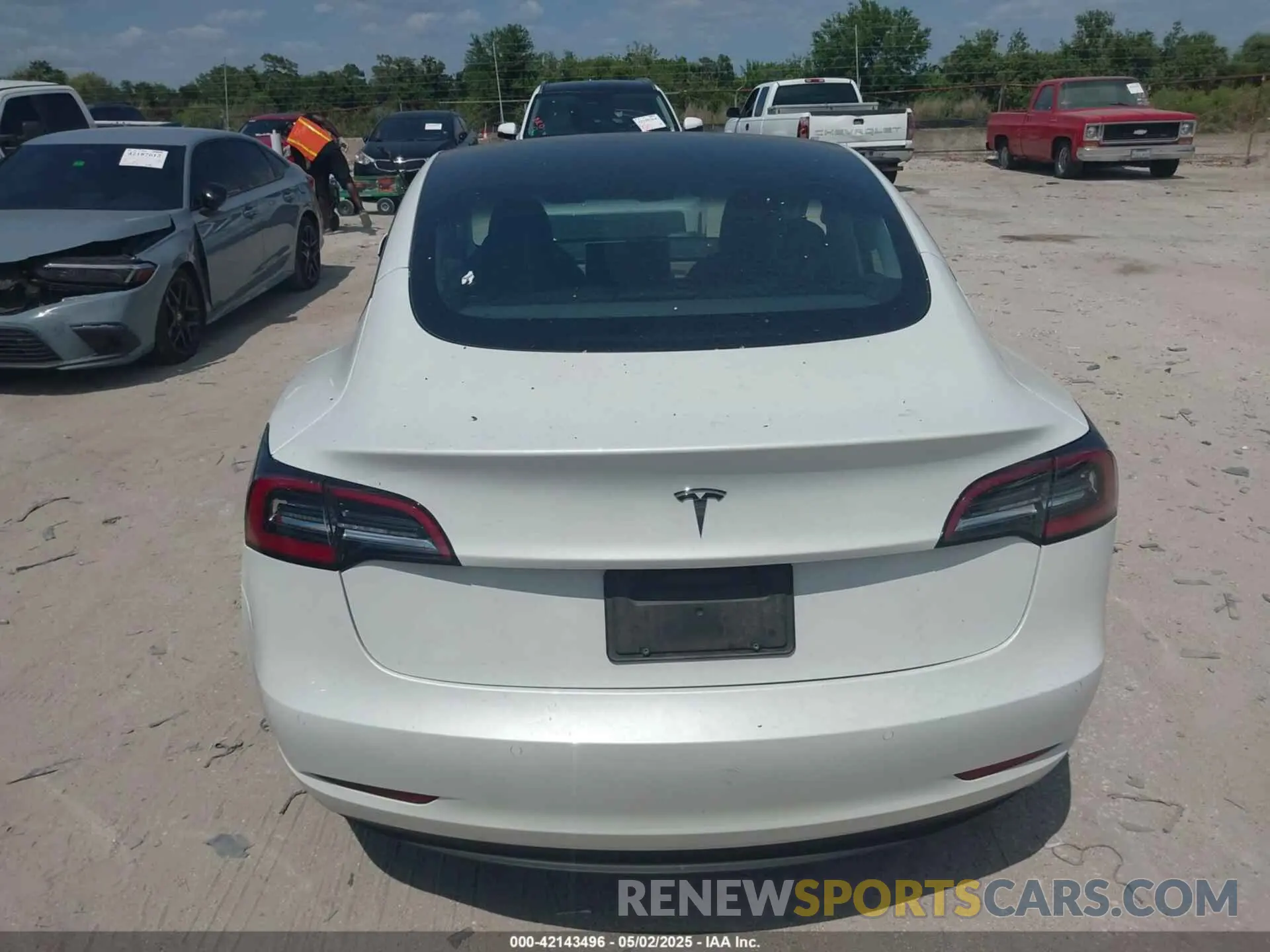 16 Photograph of a damaged car 5YJ3E1EA5MF098844 TESLA MODEL 3 2021