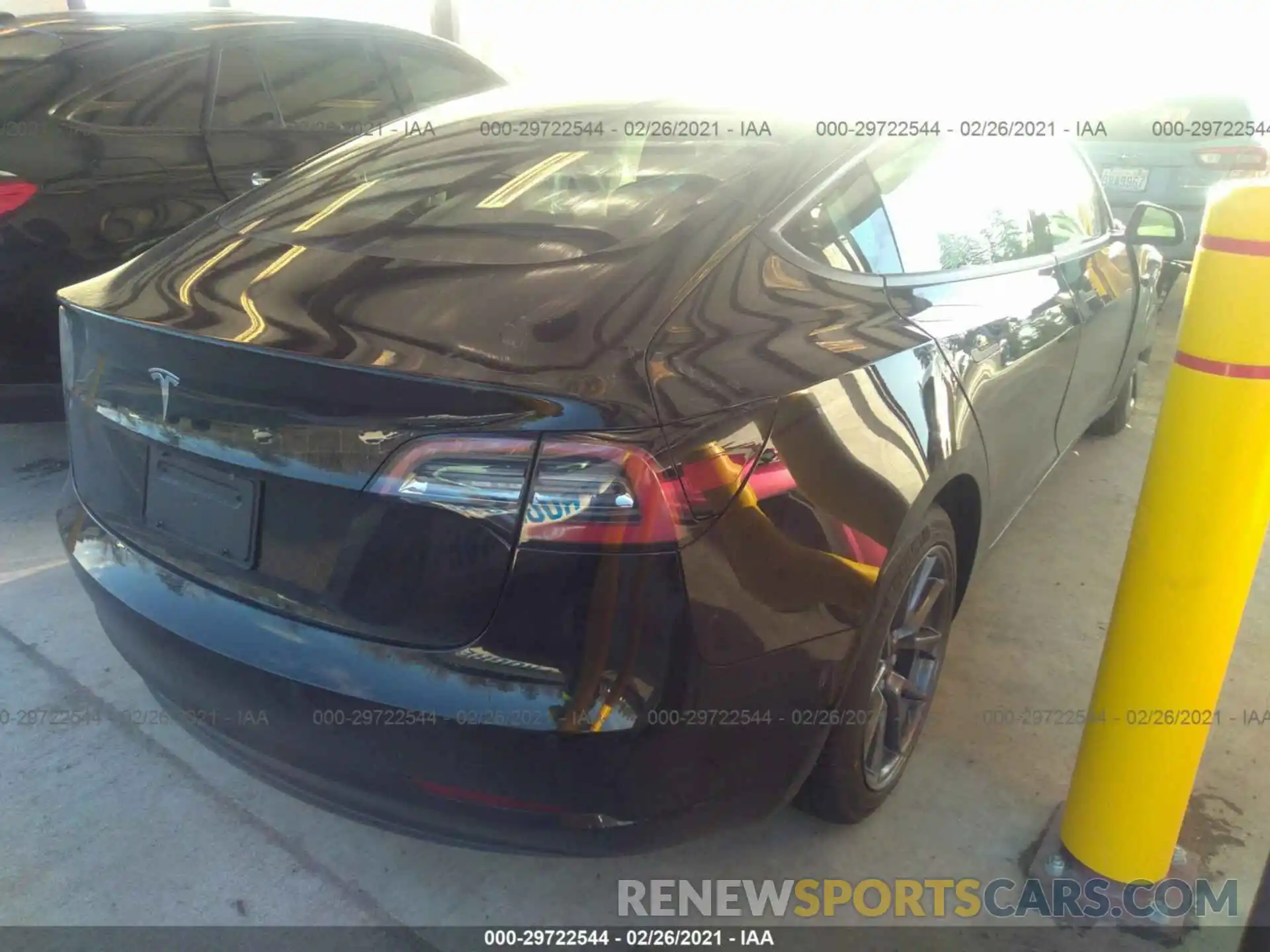 4 Photograph of a damaged car 5YJ3E1EA5MF870663 TESLA MODEL 3 2021