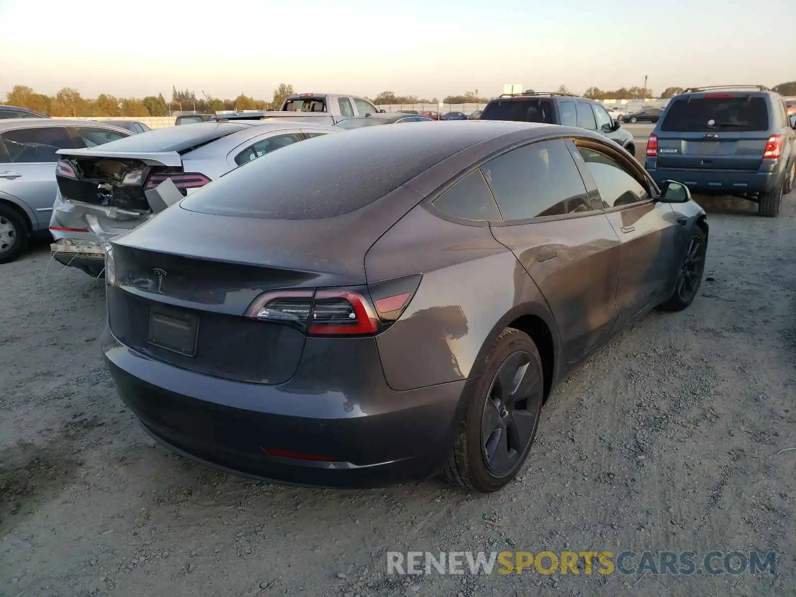 4 Photograph of a damaged car 5YJ3E1EA5MF877399 TESLA MODEL 3 2021