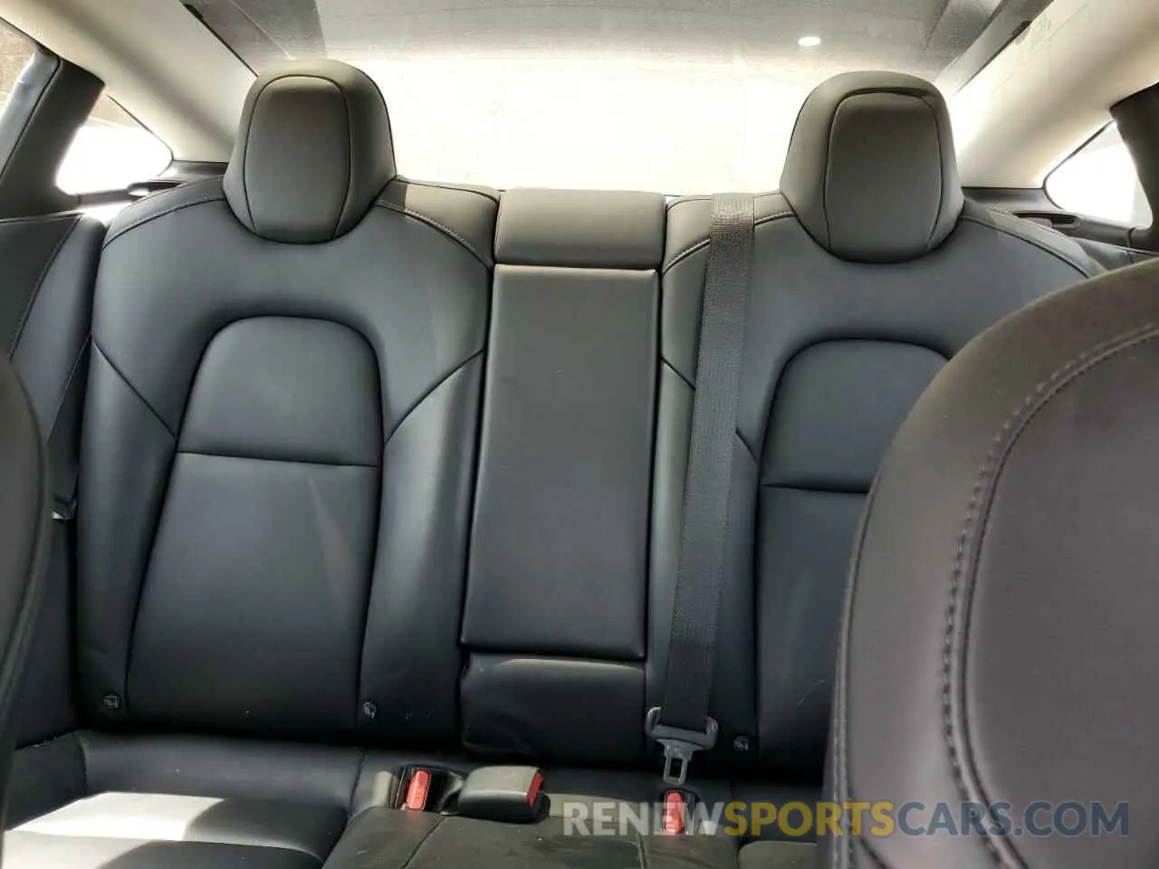 10 Photograph of a damaged car 5YJ3E1EA5MF908067 TESLA MODEL 3 2021