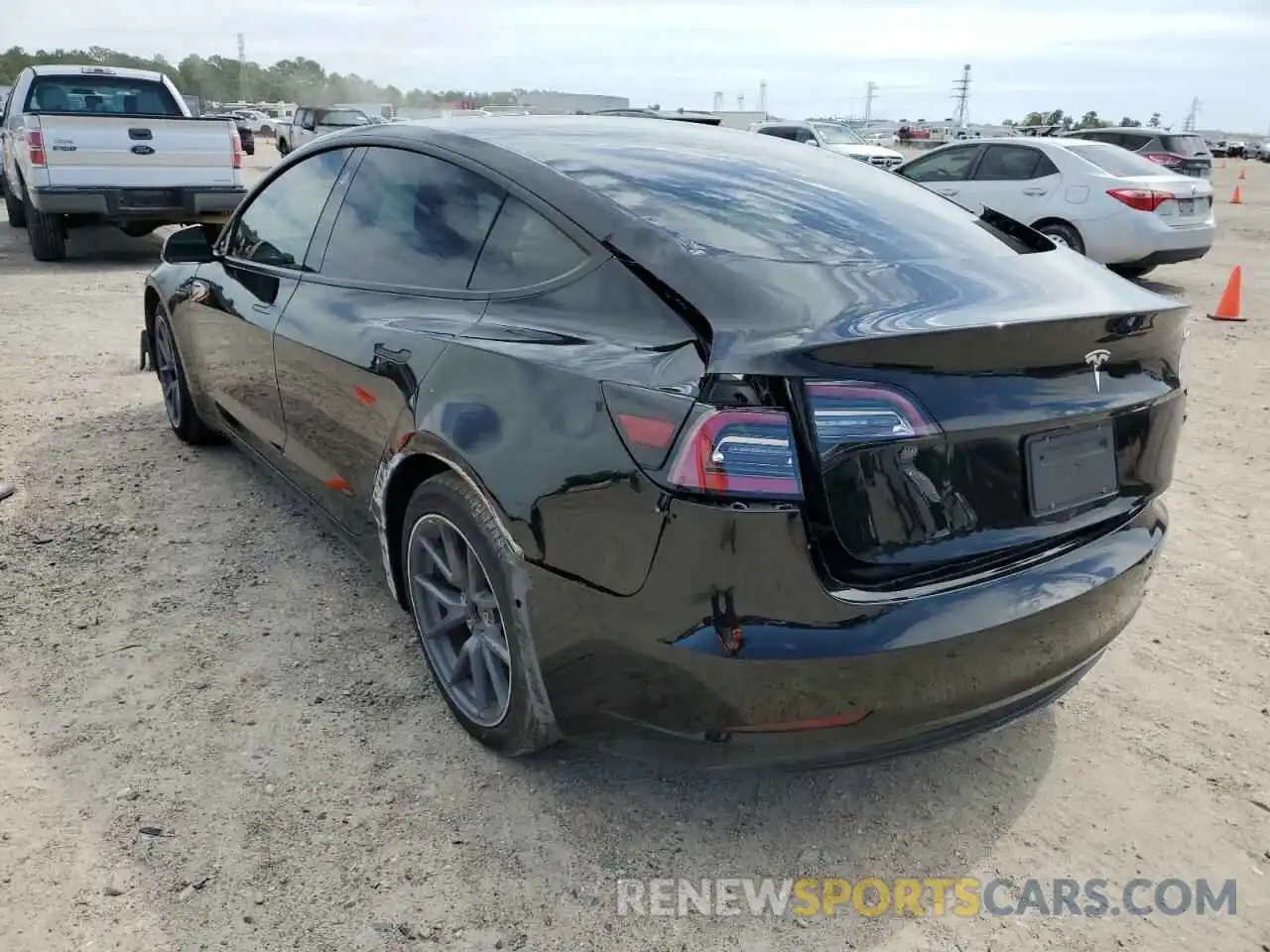 3 Photograph of a damaged car 5YJ3E1EA5MF911664 TESLA MODEL 3 2021