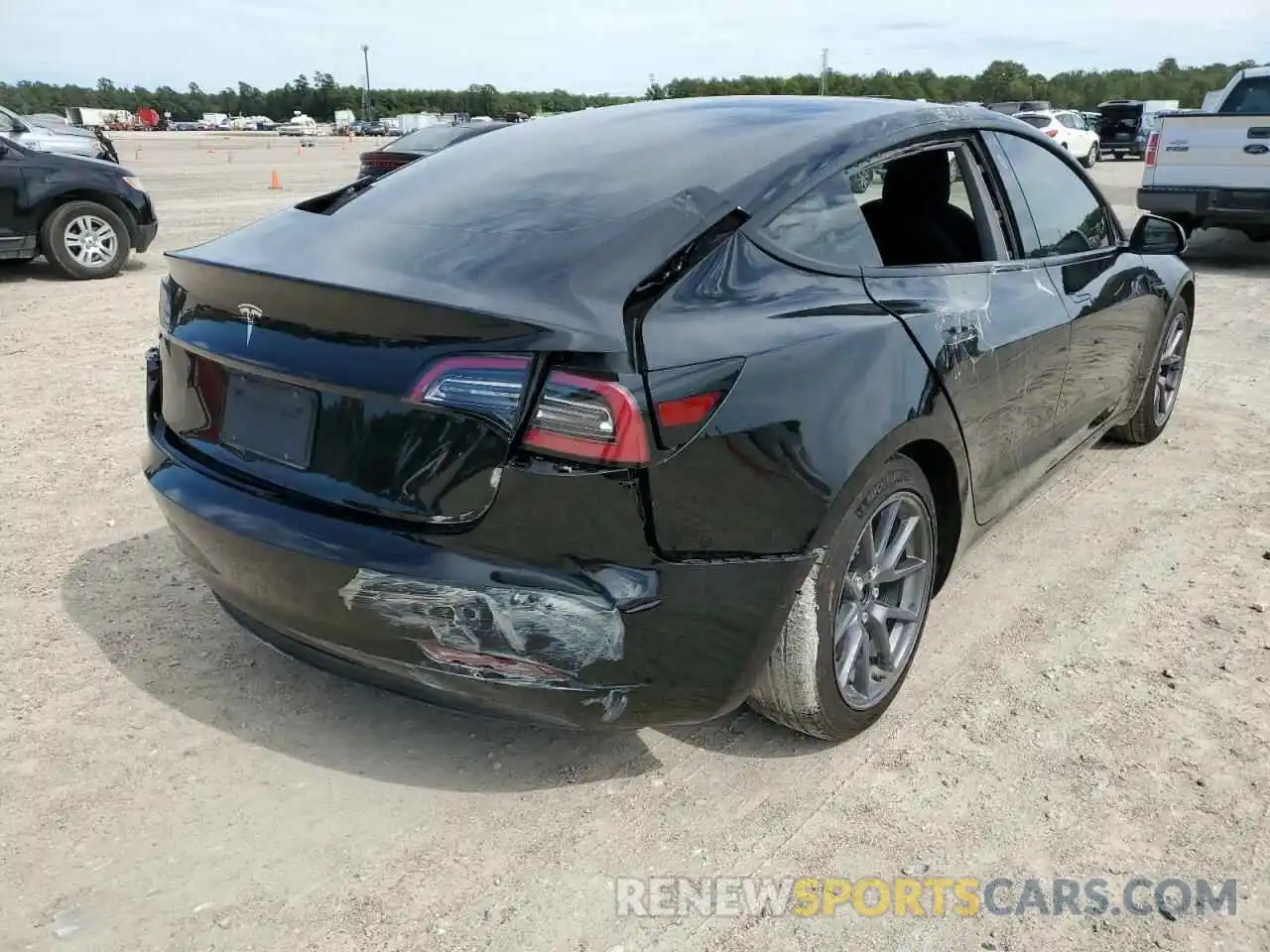 4 Photograph of a damaged car 5YJ3E1EA5MF911664 TESLA MODEL 3 2021