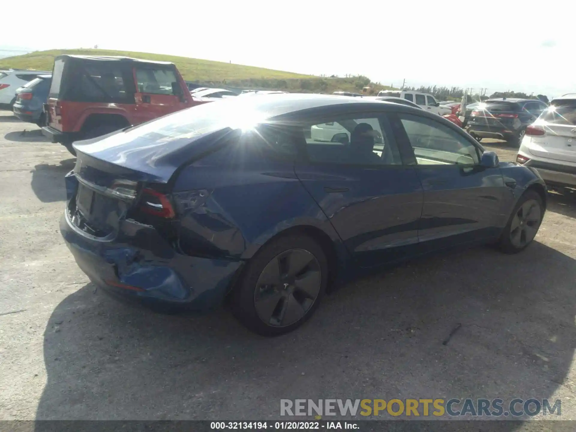 4 Photograph of a damaged car 5YJ3E1EA5MF915908 TESLA MODEL 3 2021