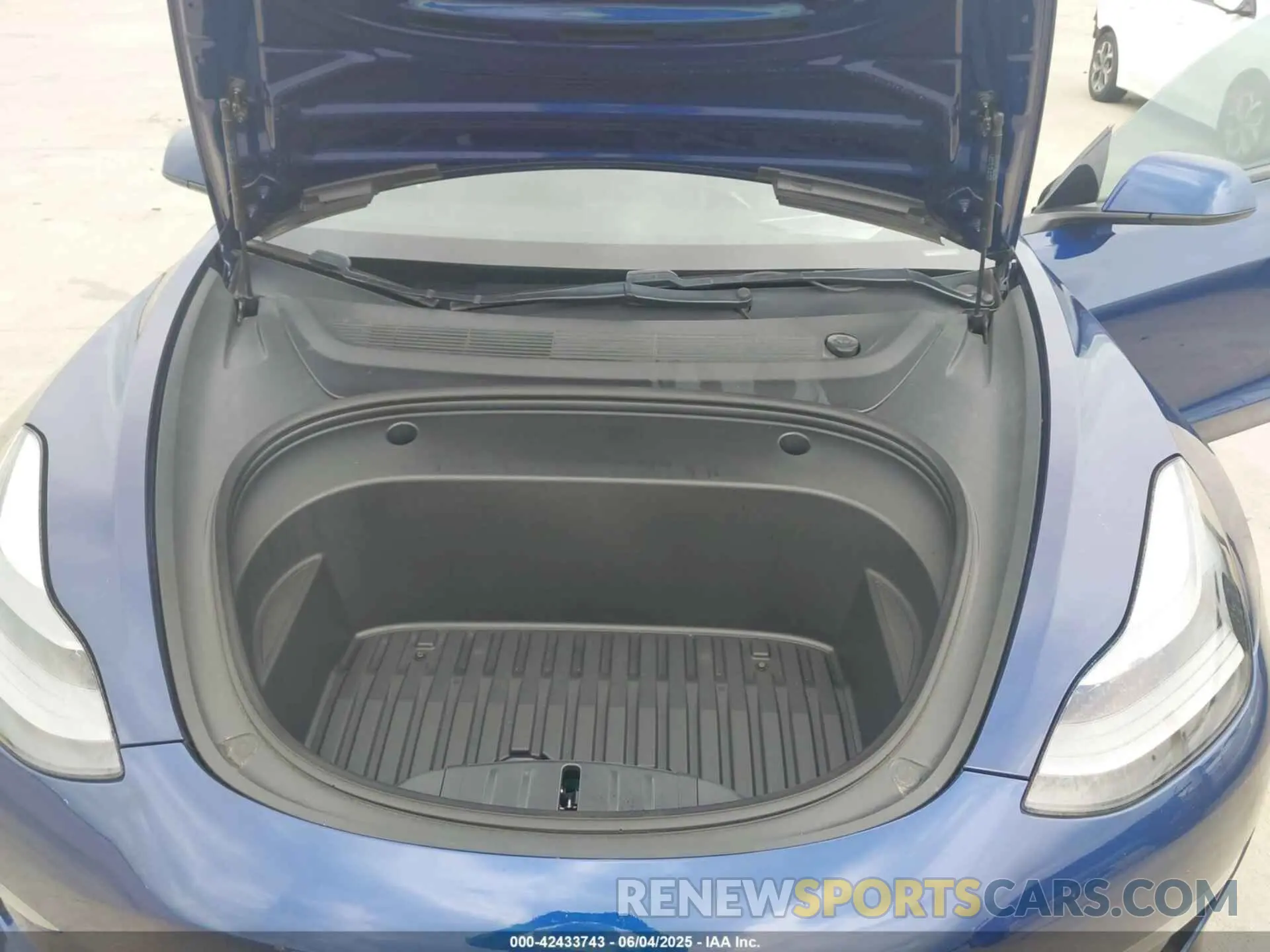 10 Photograph of a damaged car 5YJ3E1EA5MF920719 TESLA MODEL 3 2021