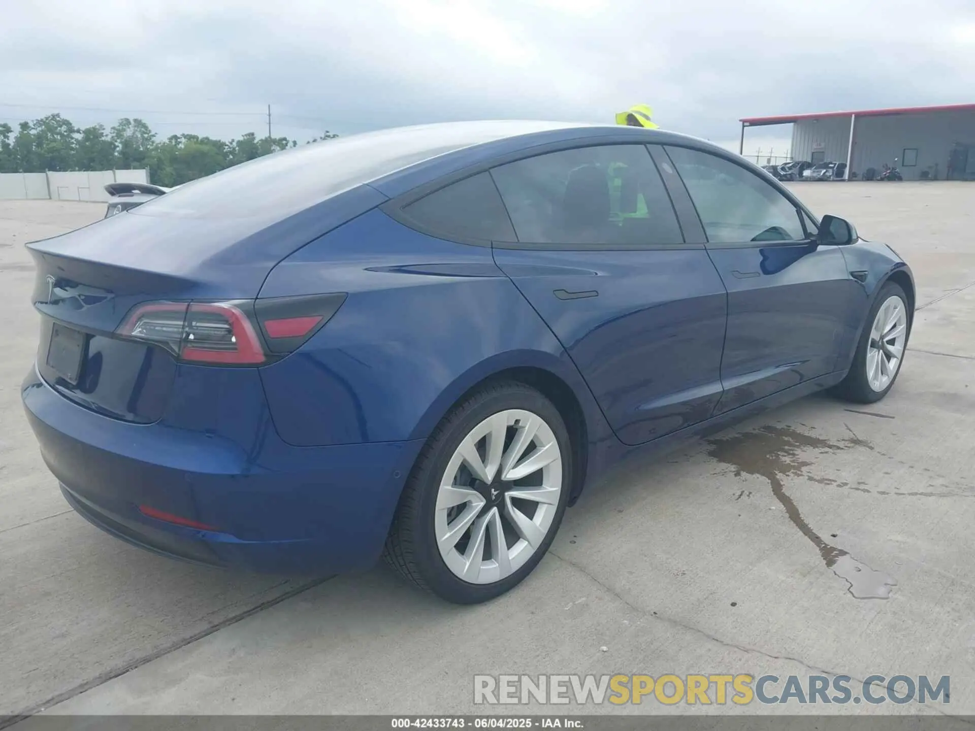 4 Photograph of a damaged car 5YJ3E1EA5MF920719 TESLA MODEL 3 2021