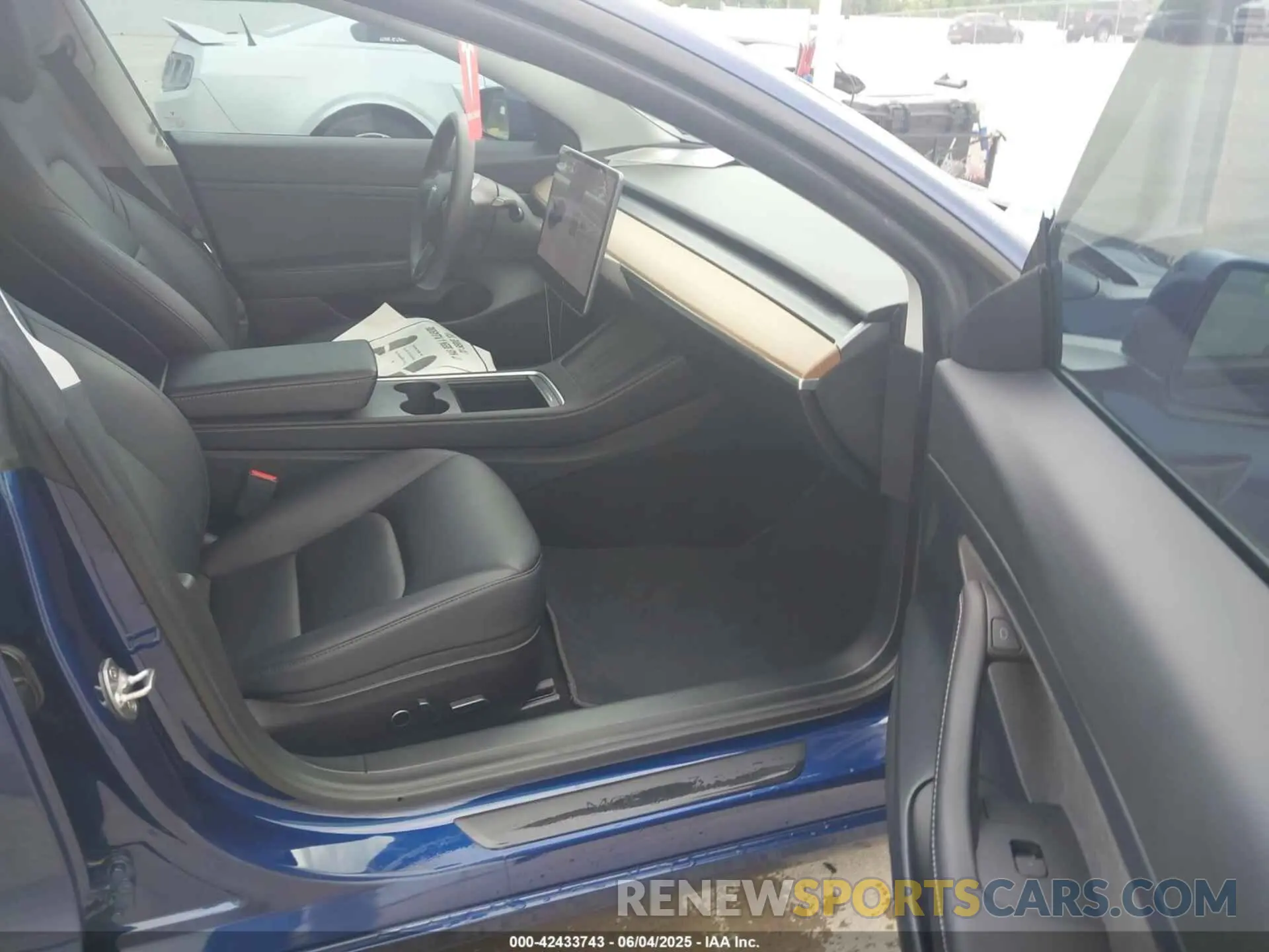 5 Photograph of a damaged car 5YJ3E1EA5MF920719 TESLA MODEL 3 2021
