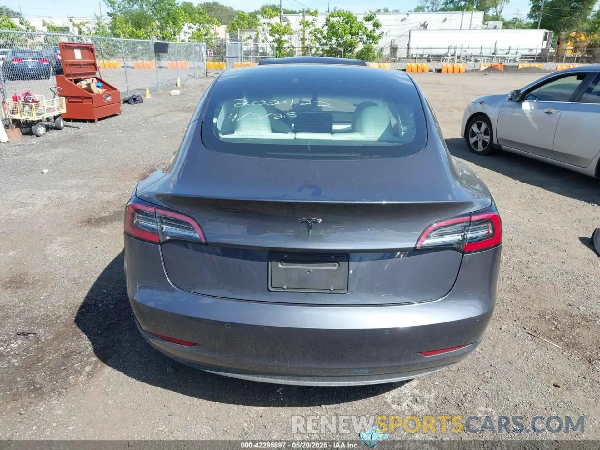 16 Photograph of a damaged car 5YJ3E1EA5MF920820 TESLA MODEL 3 2021