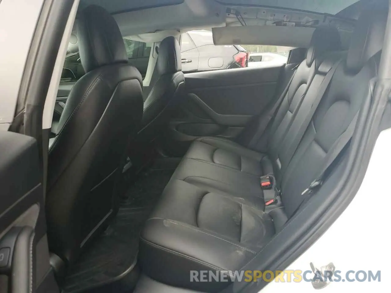 10 Photograph of a damaged car 5YJ3E1EA5MF922132 TESLA MODEL 3 2021