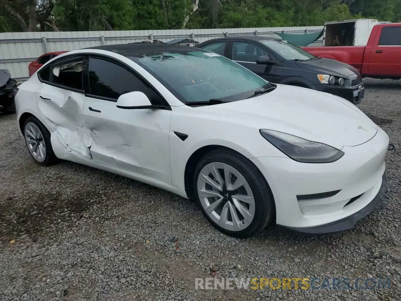 4 Photograph of a damaged car 5YJ3E1EA5MF922132 TESLA MODEL 3 2021