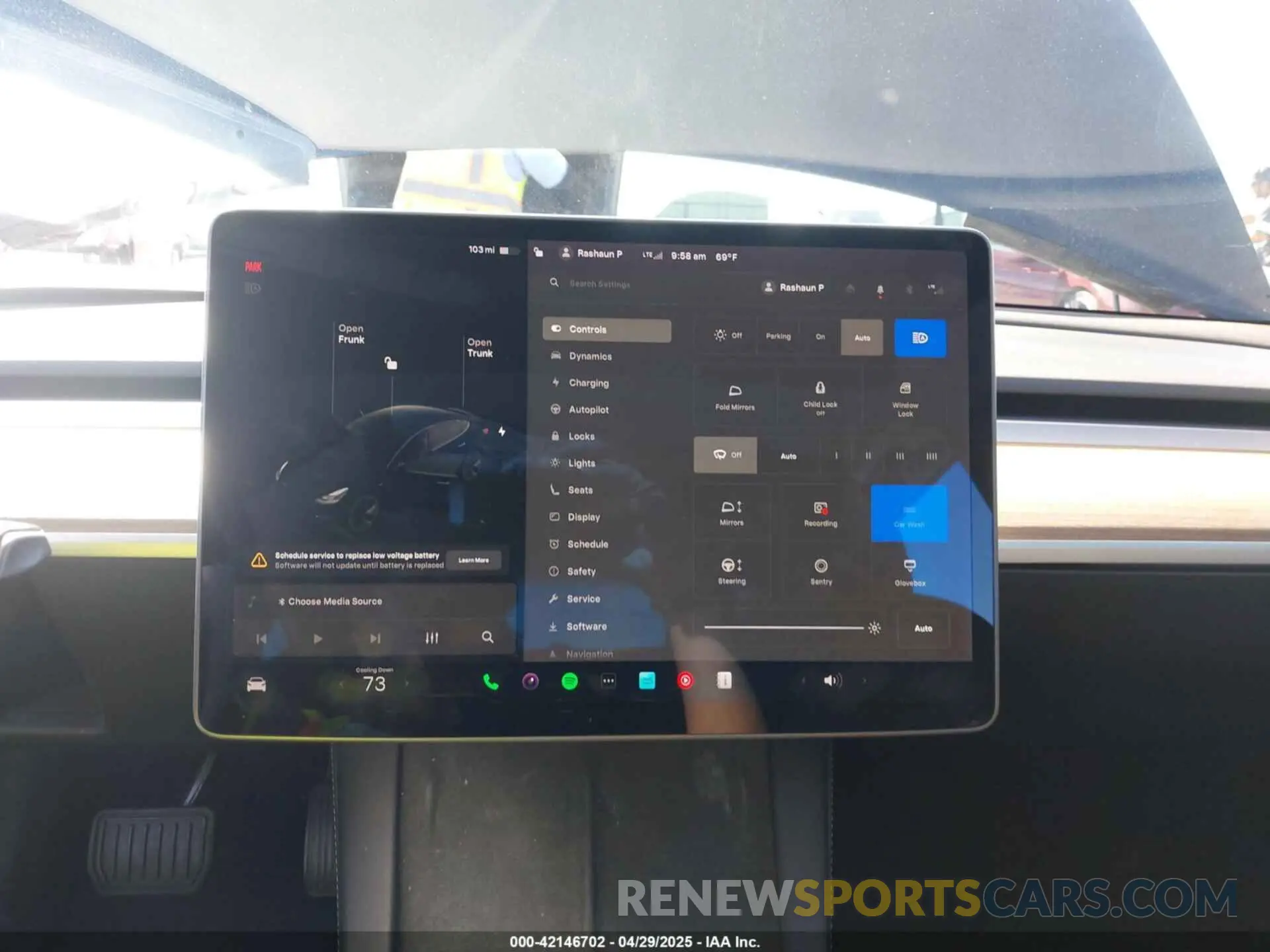18 Photograph of a damaged car 5YJ3E1EA5MF939299 TESLA MODEL 3 2021
