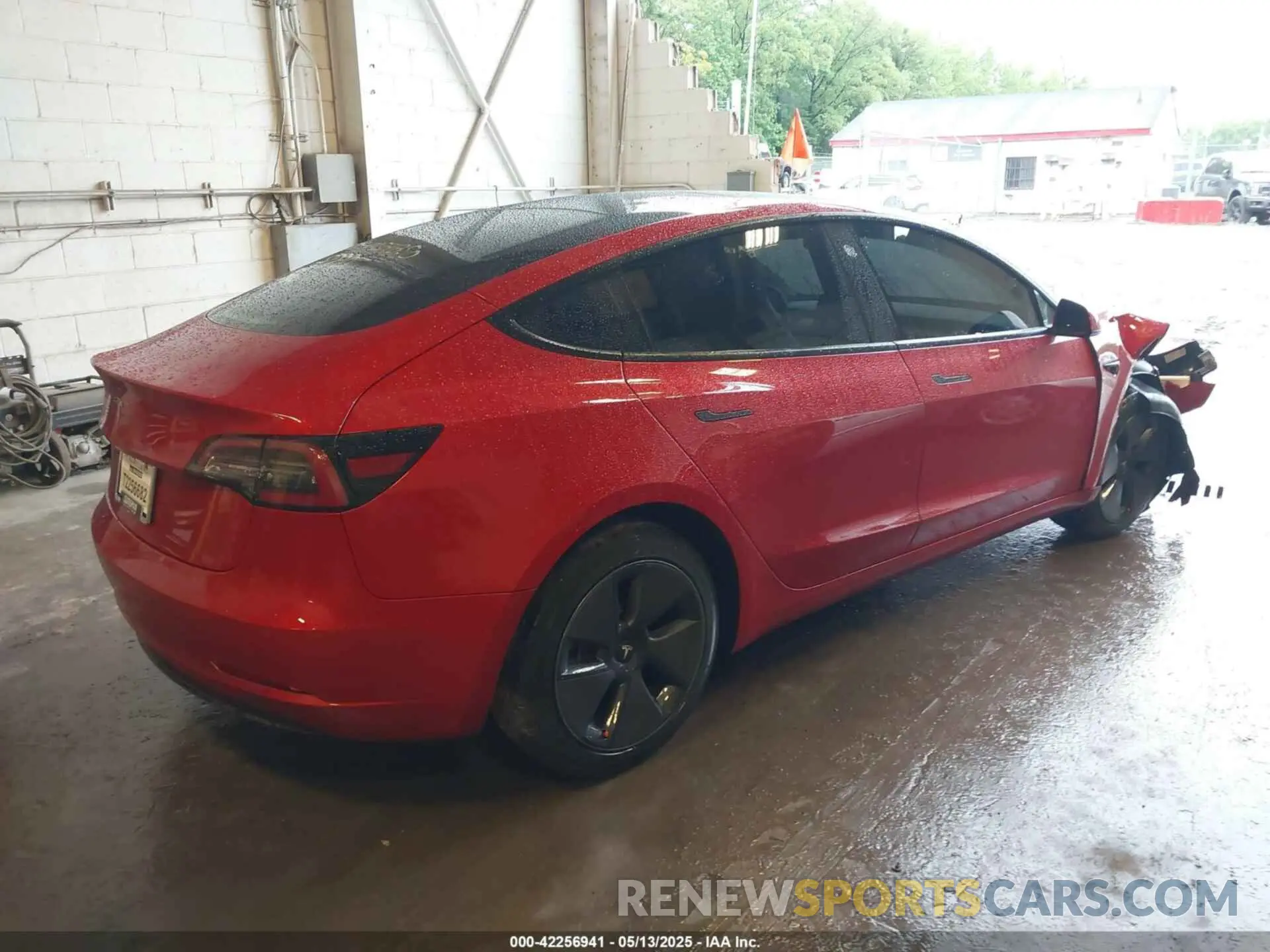 4 Photograph of a damaged car 5YJ3E1EA5MF955633 TESLA MODEL 3 2021