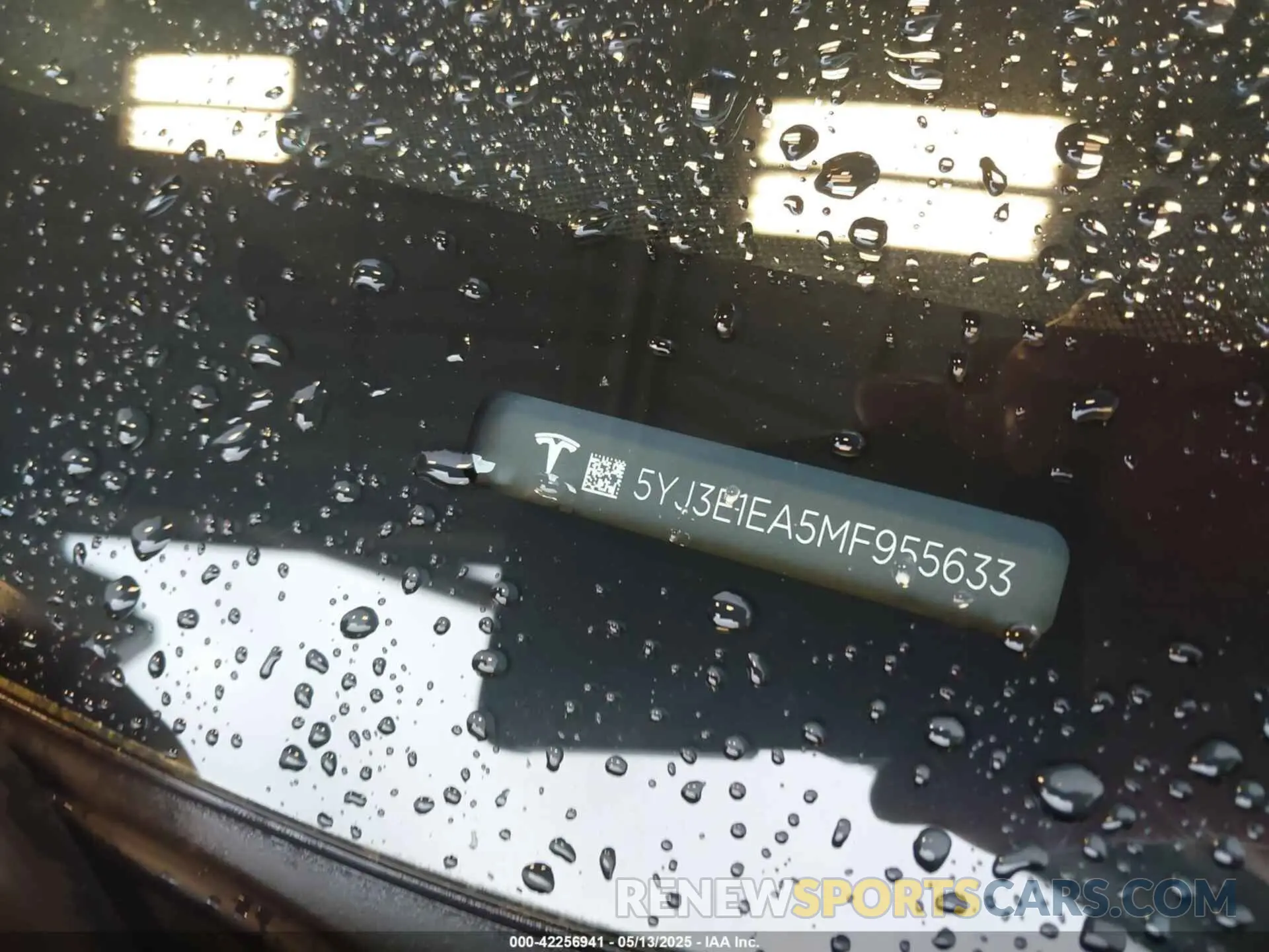 9 Photograph of a damaged car 5YJ3E1EA5MF955633 TESLA MODEL 3 2021