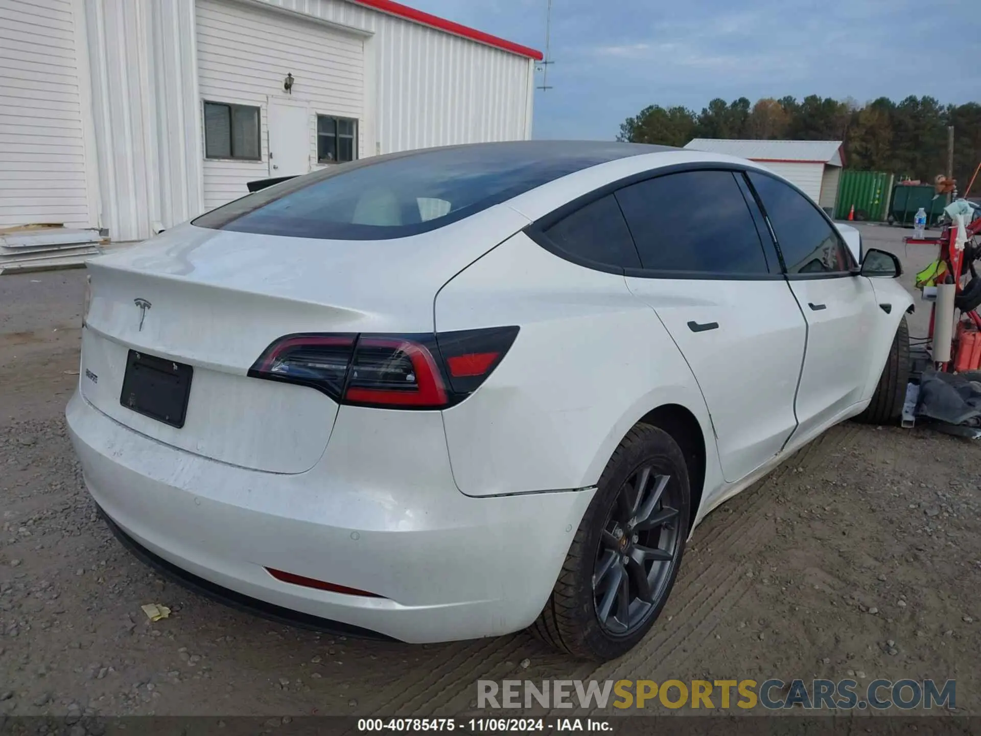 4 Photograph of a damaged car 5YJ3E1EA6MF047773 TESLA MODEL 3 2021
