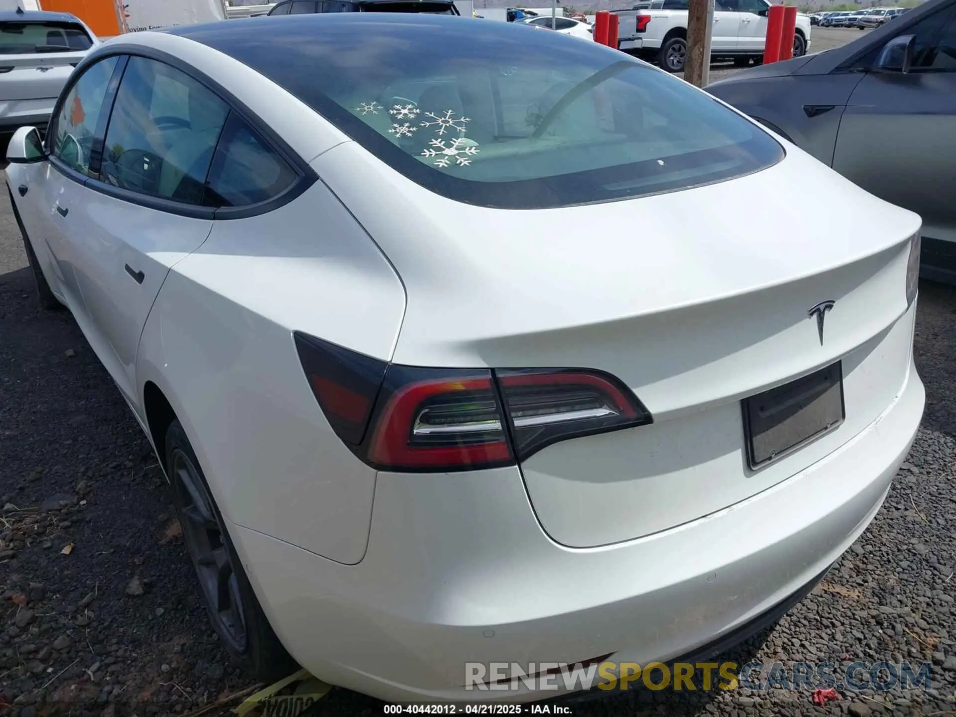 3 Photograph of a damaged car 5YJ3E1EA6MF048339 TESLA MODEL 3 2021