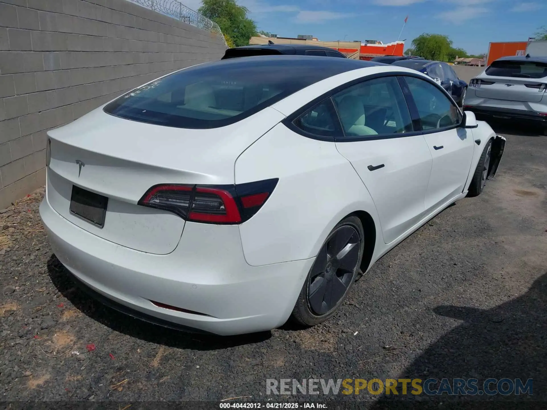 4 Photograph of a damaged car 5YJ3E1EA6MF048339 TESLA MODEL 3 2021