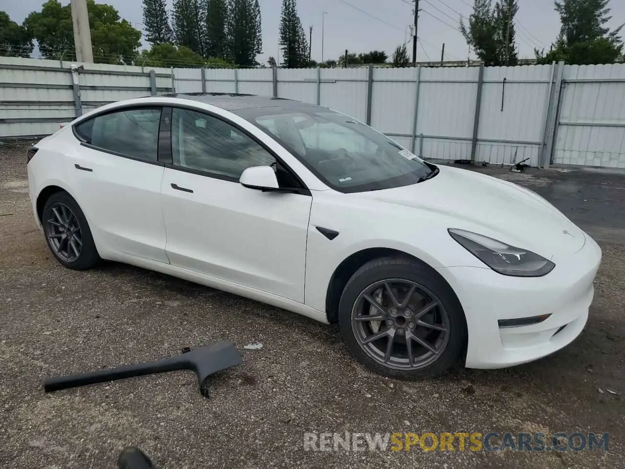 4 Photograph of a damaged car 5YJ3E1EA6MF048647 TESLA MODEL 3 2021