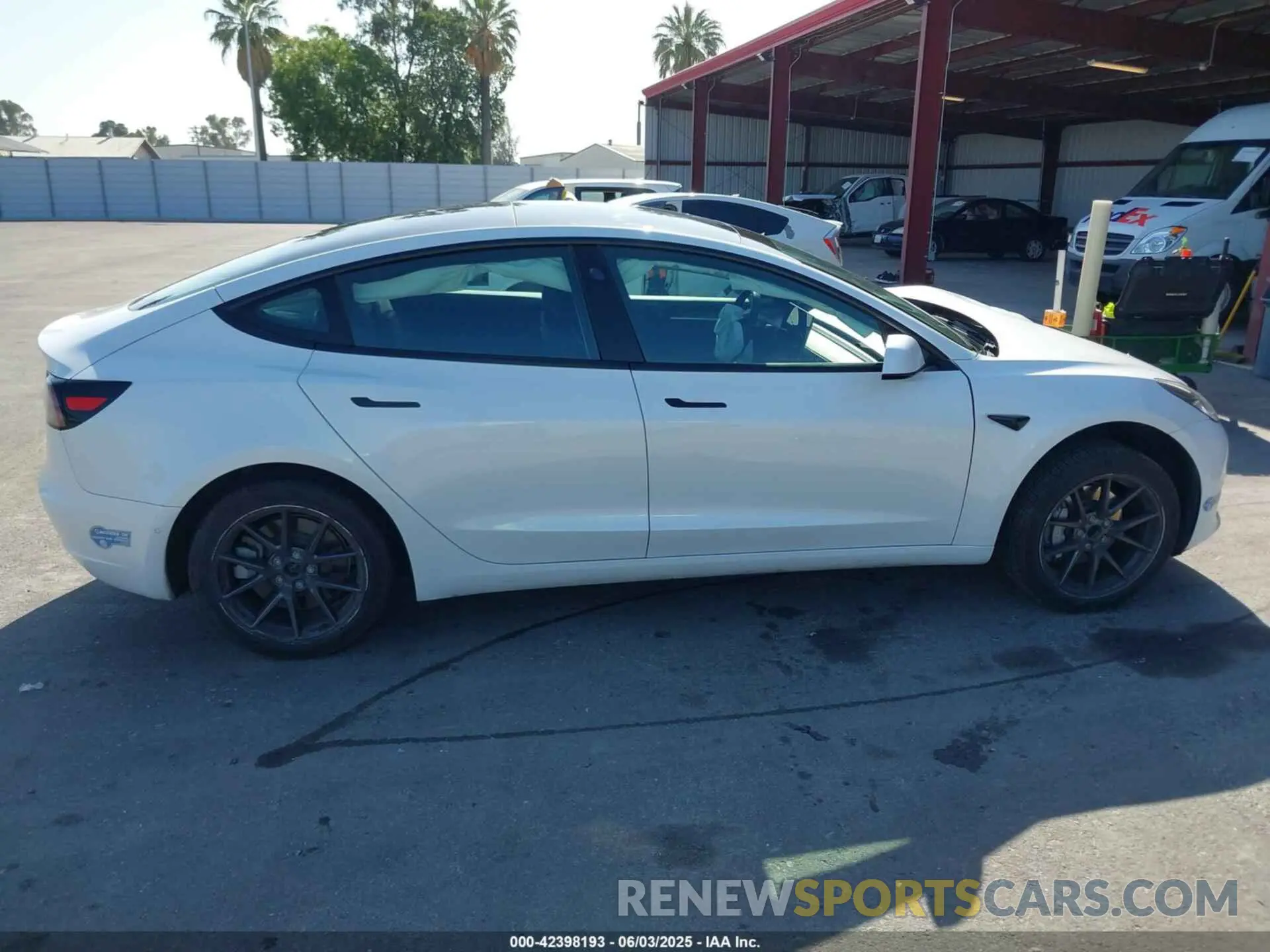 14 Photograph of a damaged car 5YJ3E1EA6MF079364 TESLA MODEL 3 2021