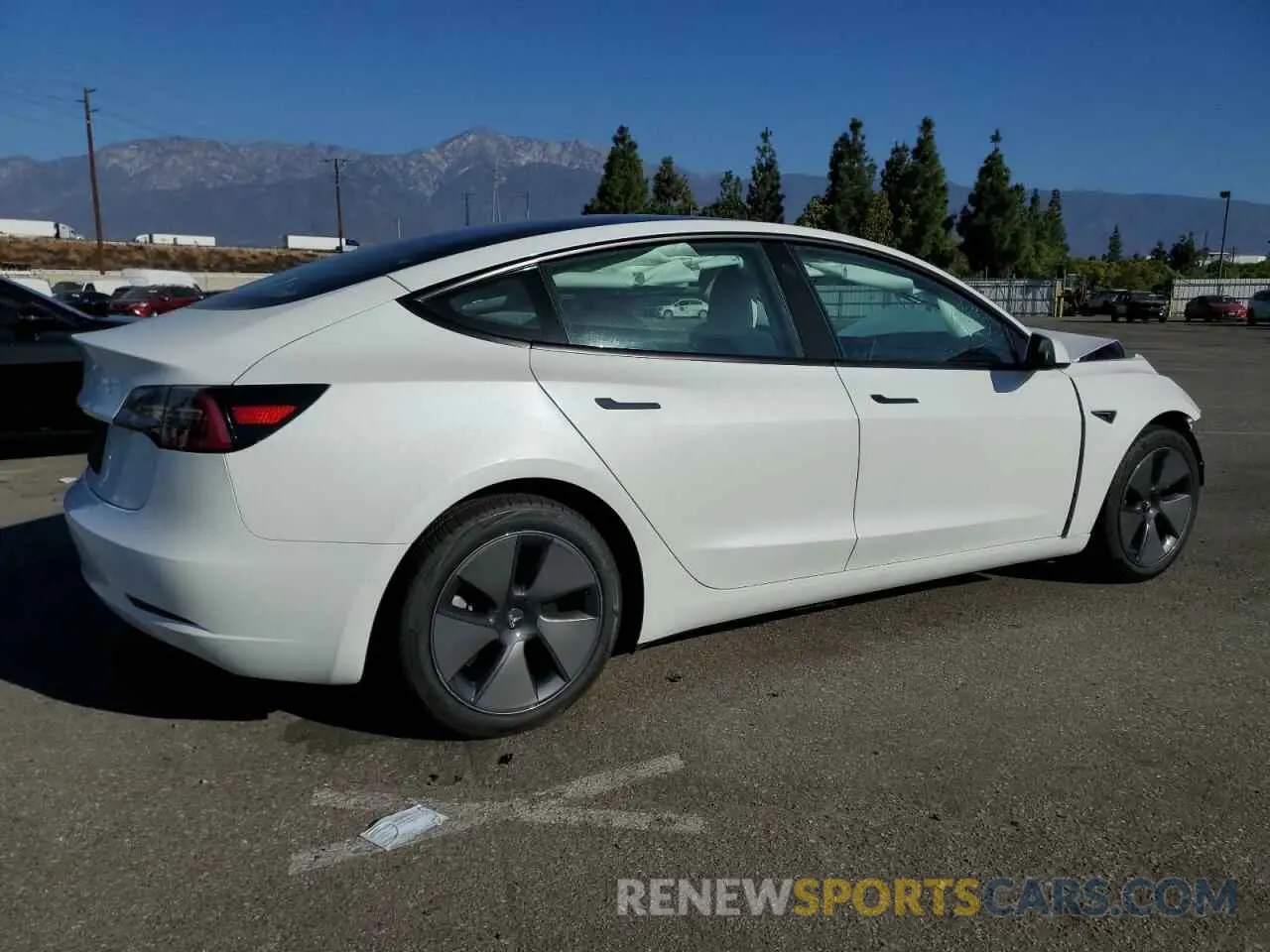 3 Photograph of a damaged car 5YJ3E1EA6MF082832 TESLA MODEL 3 2021