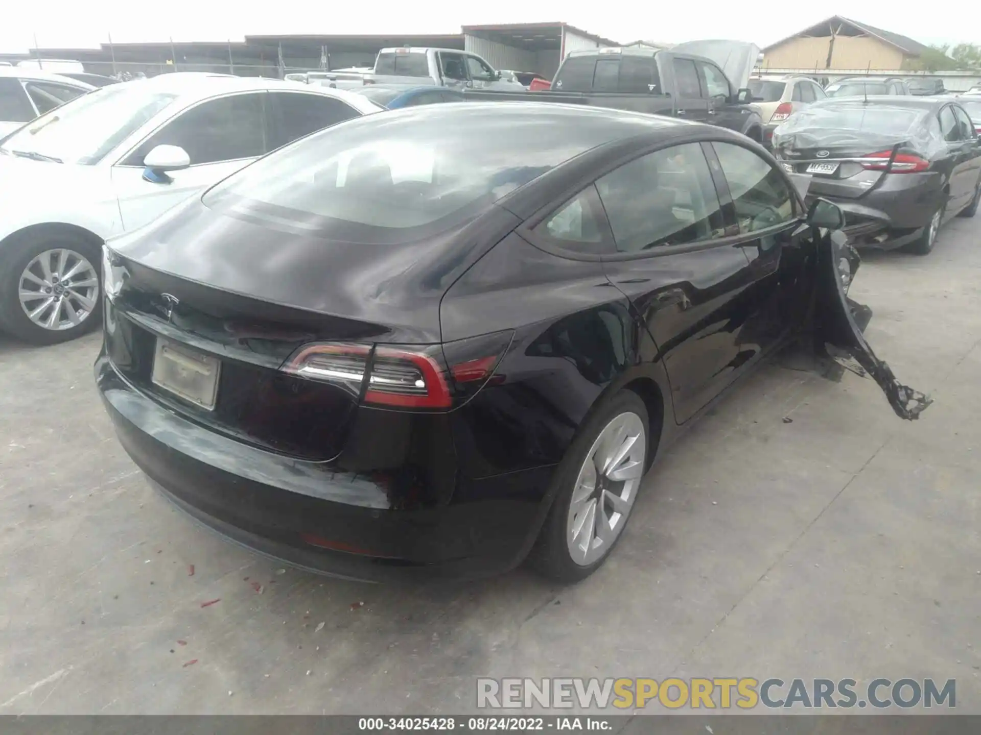 4 Photograph of a damaged car 5YJ3E1EA6MF870137 TESLA MODEL 3 2021