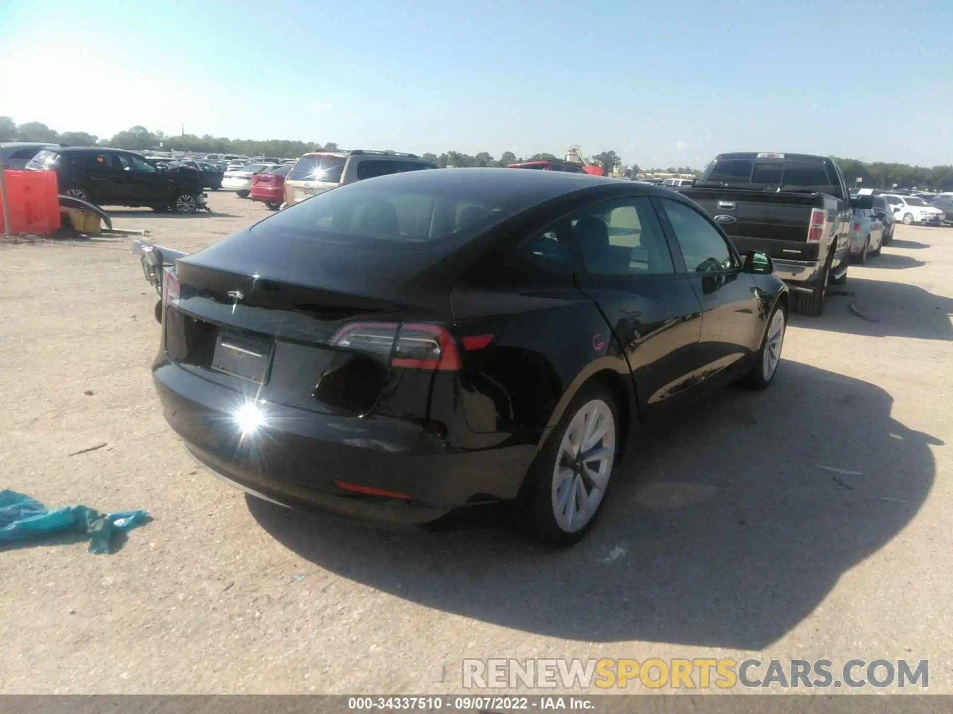 4 Photograph of a damaged car 5YJ3E1EA6MF925699 TESLA MODEL 3 2021