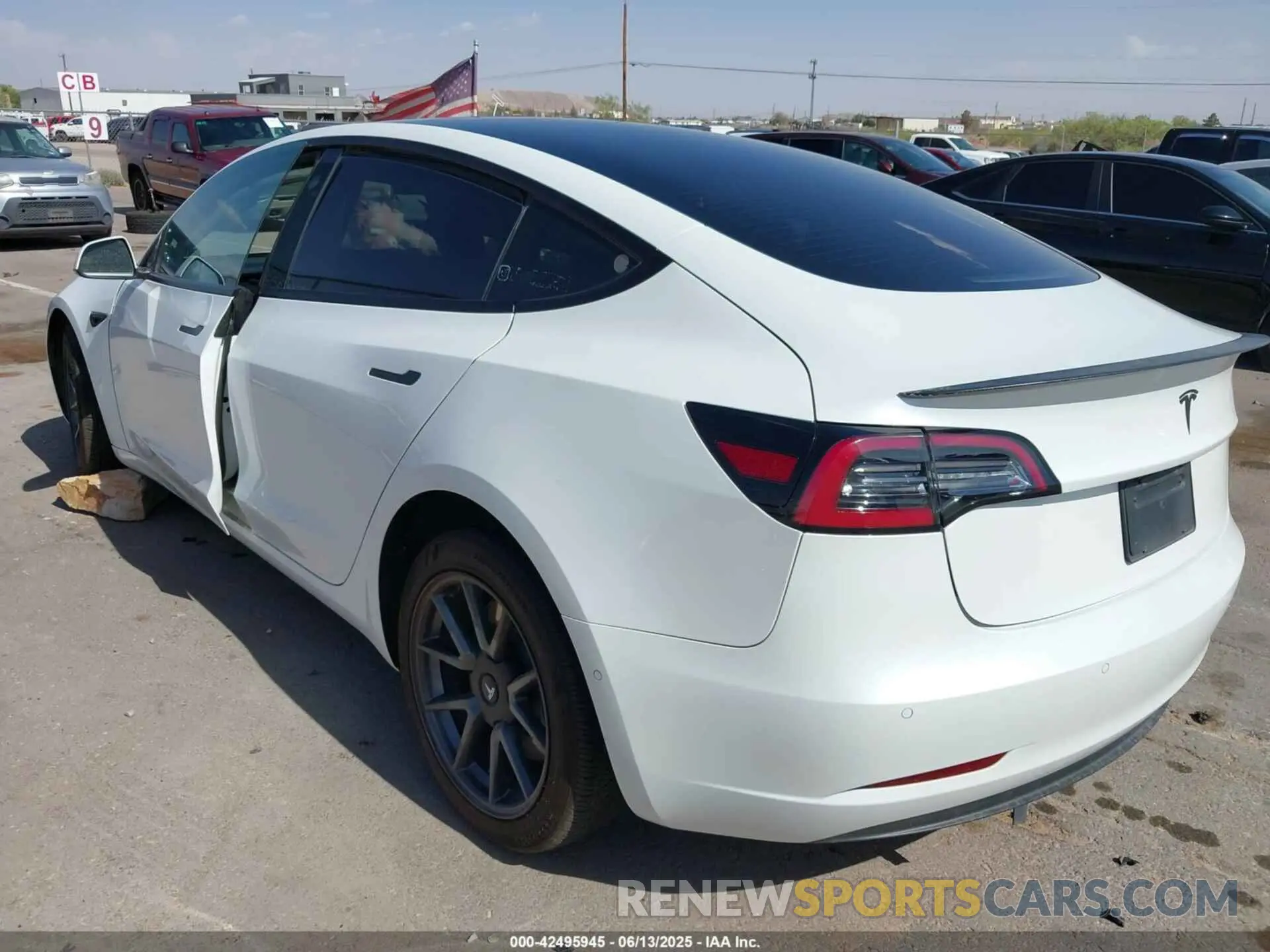 3 Photograph of a damaged car 5YJ3E1EA6MF955642 TESLA MODEL 3 2021
