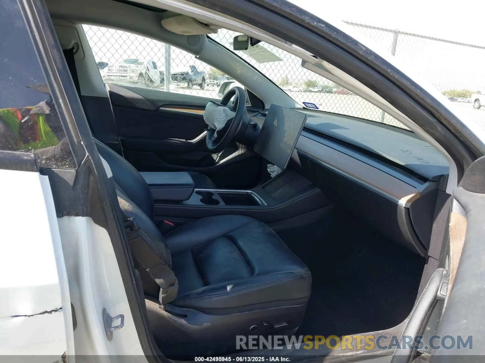 5 Photograph of a damaged car 5YJ3E1EA6MF955642 TESLA MODEL 3 2021